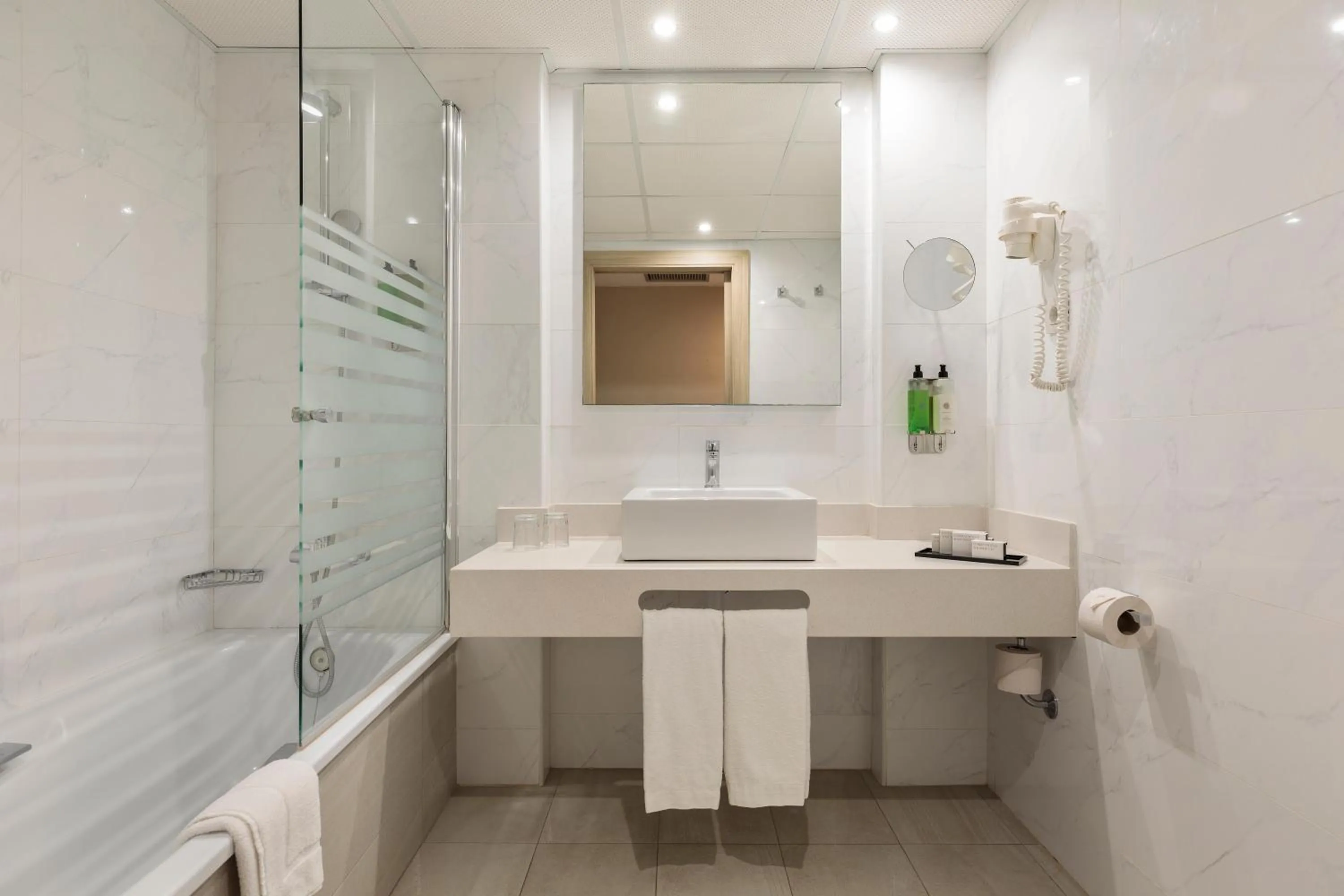 Bathroom in Hotel Best Maritim