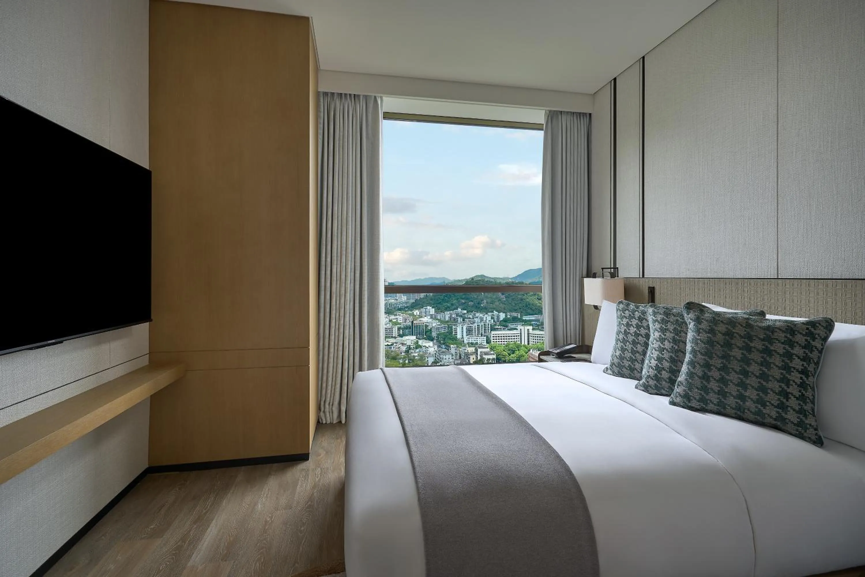 Bedroom, Bed in Grand Ocean View Hotel Zhuhai