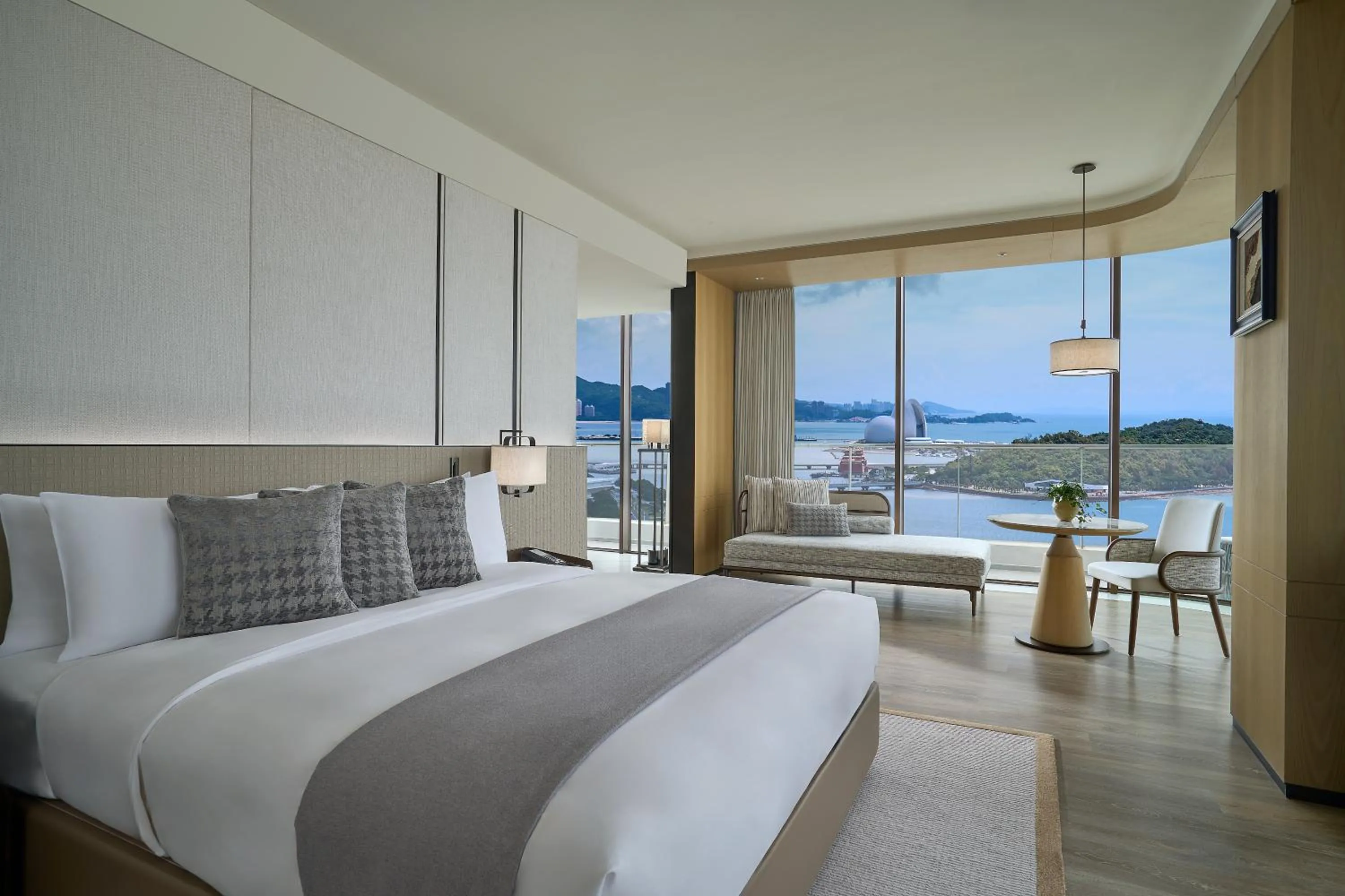 Bedroom, Bed in Grand Ocean View Hotel Zhuhai