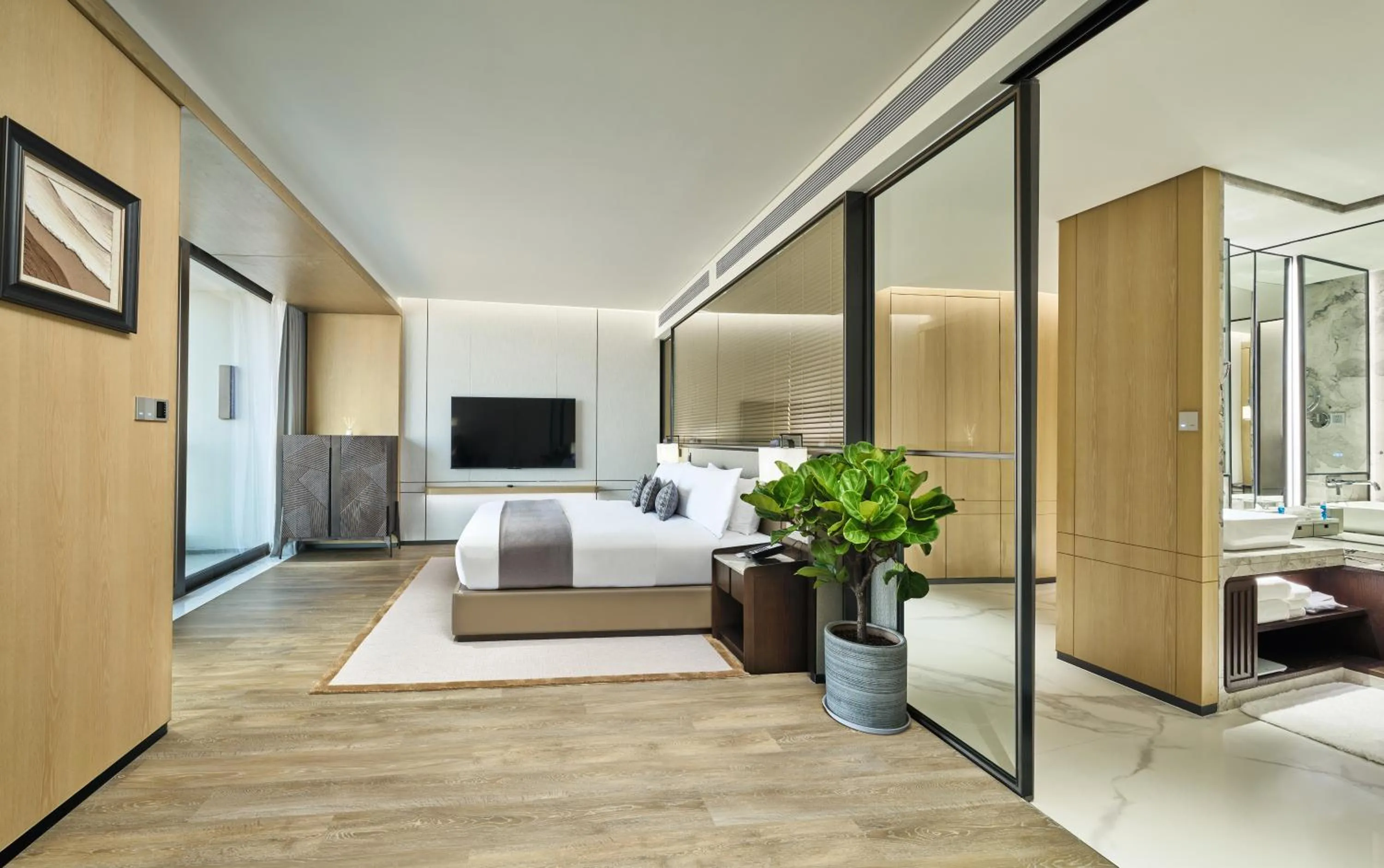 Bedroom, Bed in Grand Ocean View Hotel Zhuhai