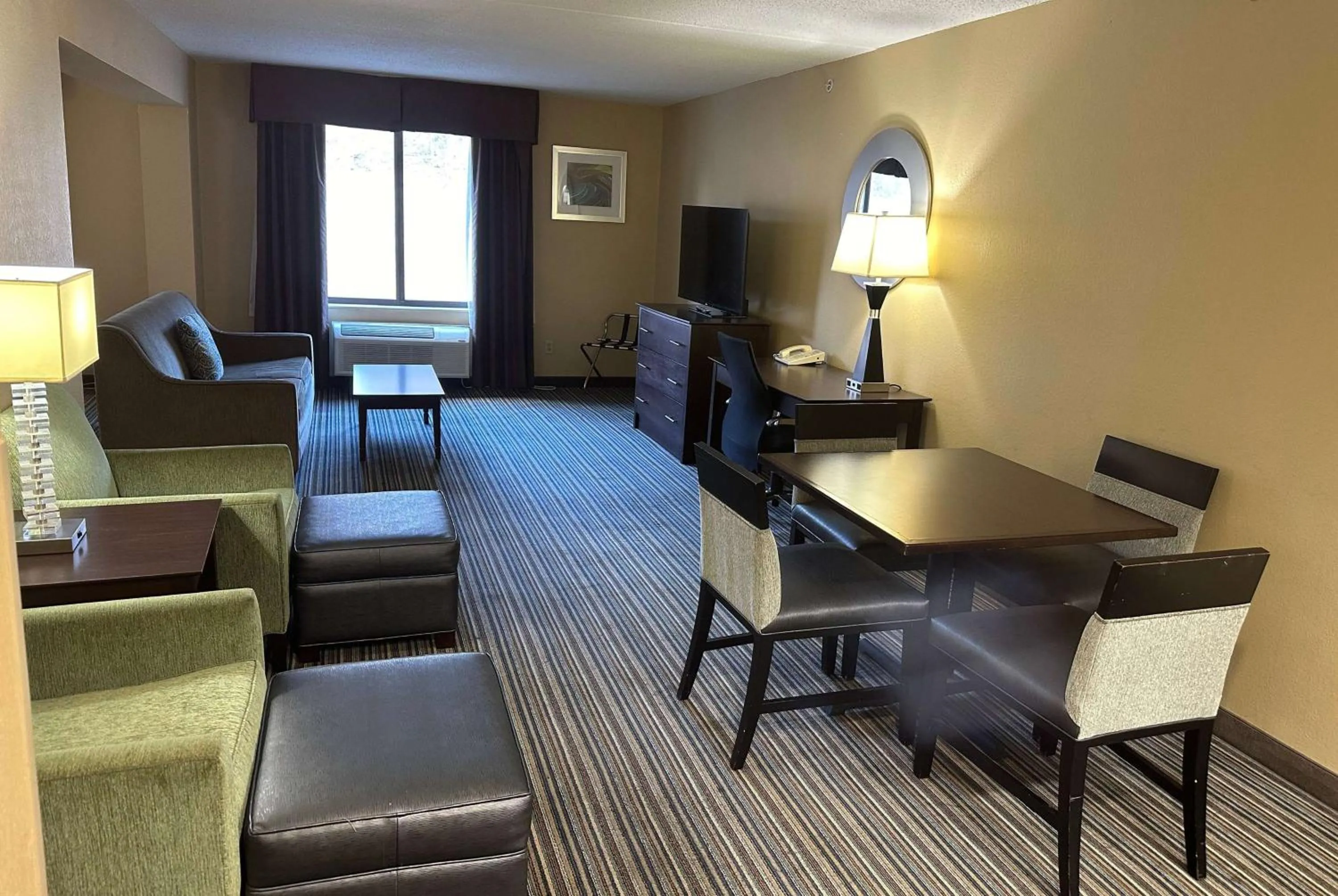 Photo of the whole room in Wingate by Wyndham Harrisburg Near Hershey