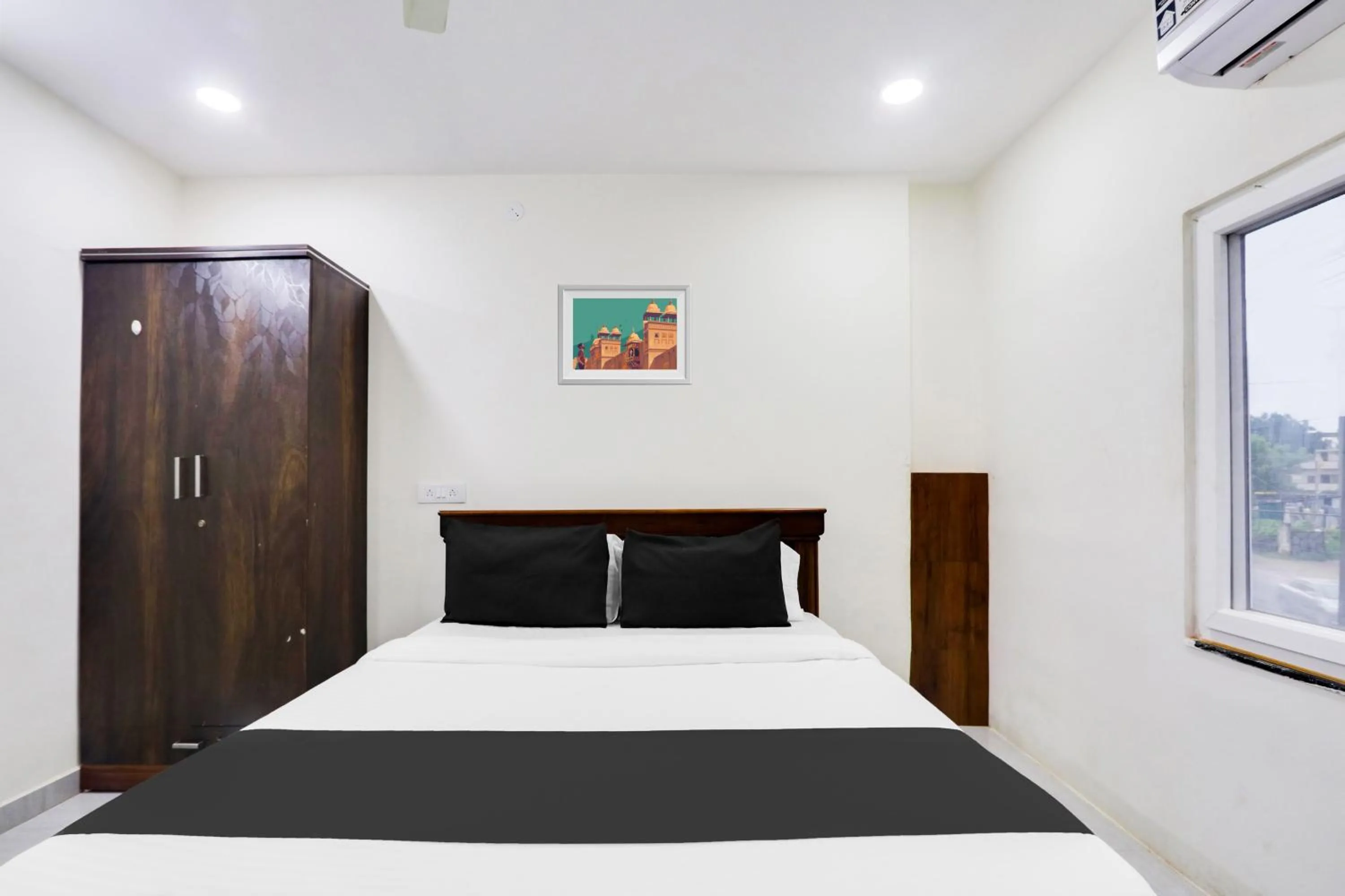 Bedroom in Hotel O Honey Rooms