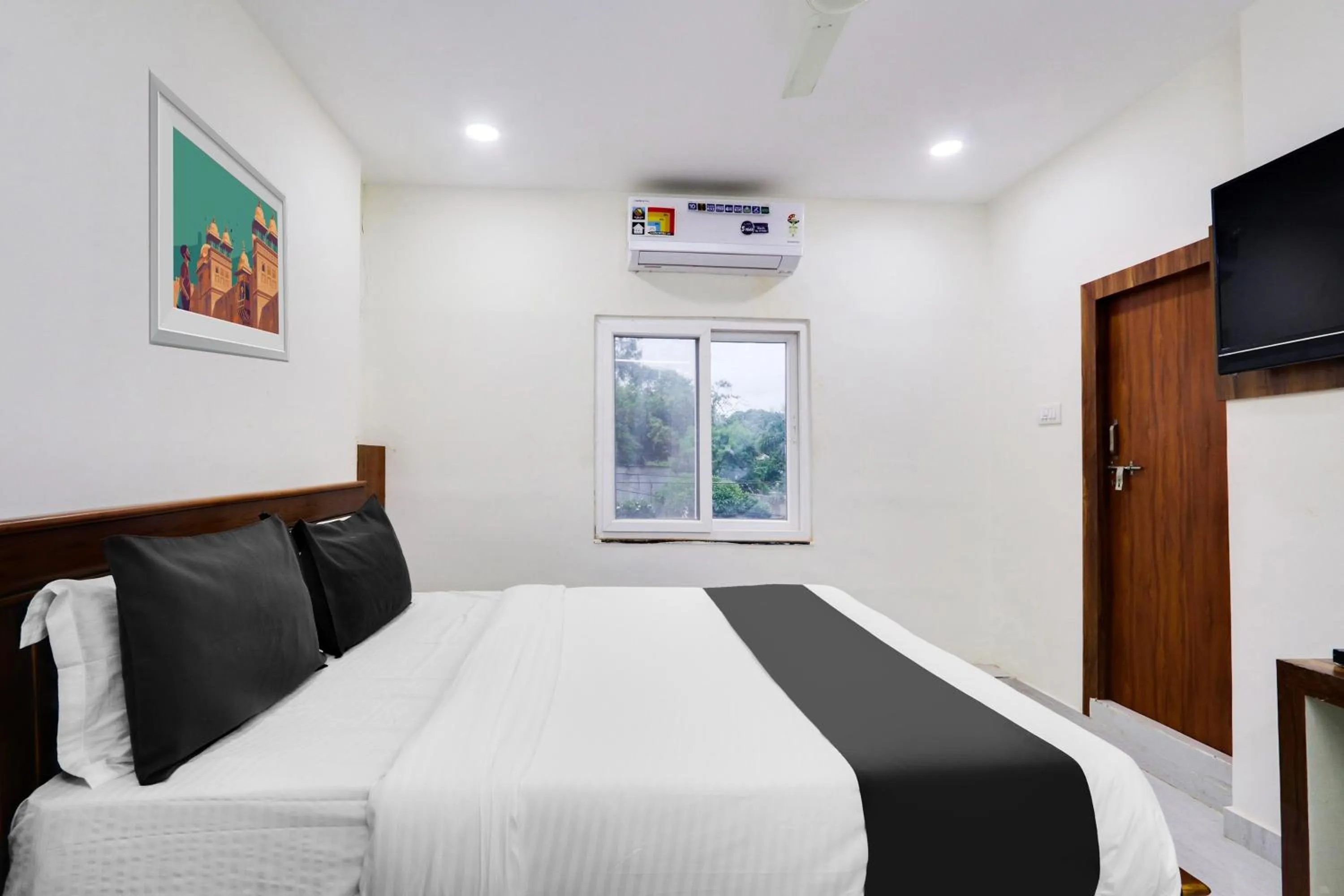 Bedroom in Hotel O Honey Rooms