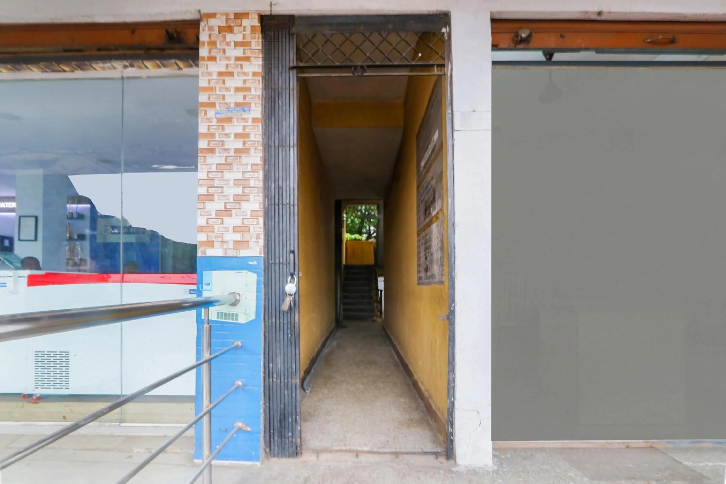 Facade/entrance in Hotel O Honey Rooms