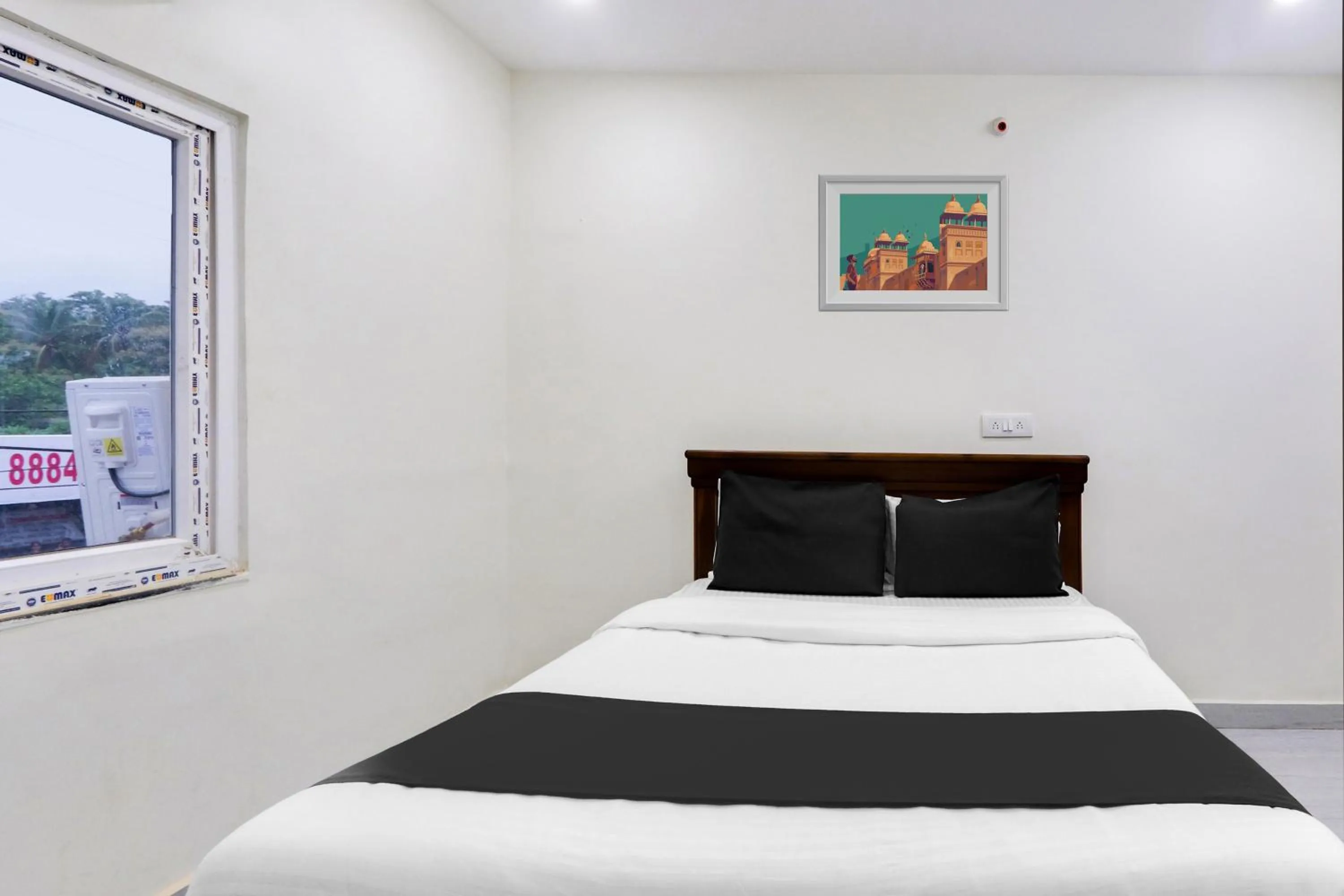 Bedroom in Hotel O Honey Rooms