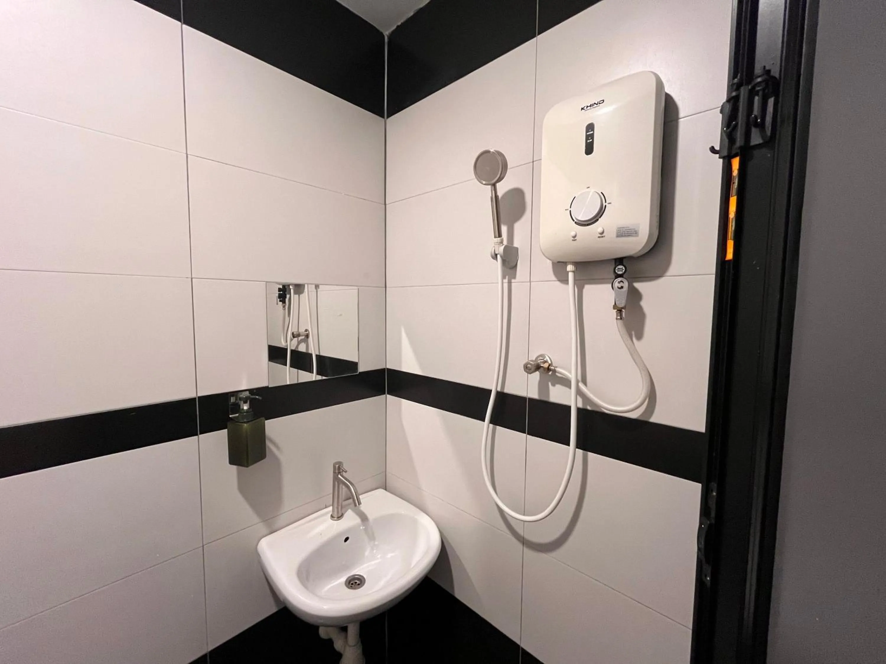 Bathroom in Hotel O Tampoi Sojourn