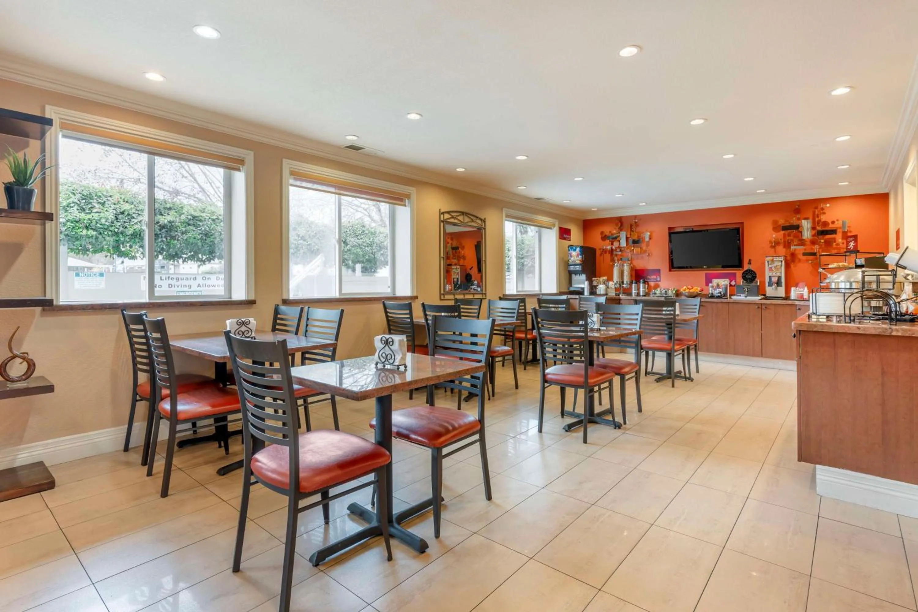 Breakfast in Best Western Plus Airport Plaza