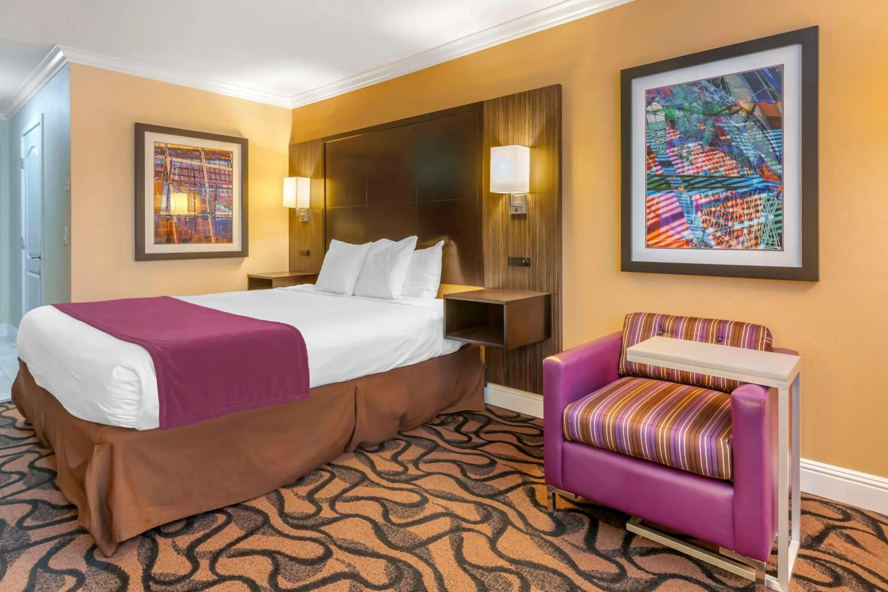 Bedroom, Bed in Best Western Plus Airport Plaza