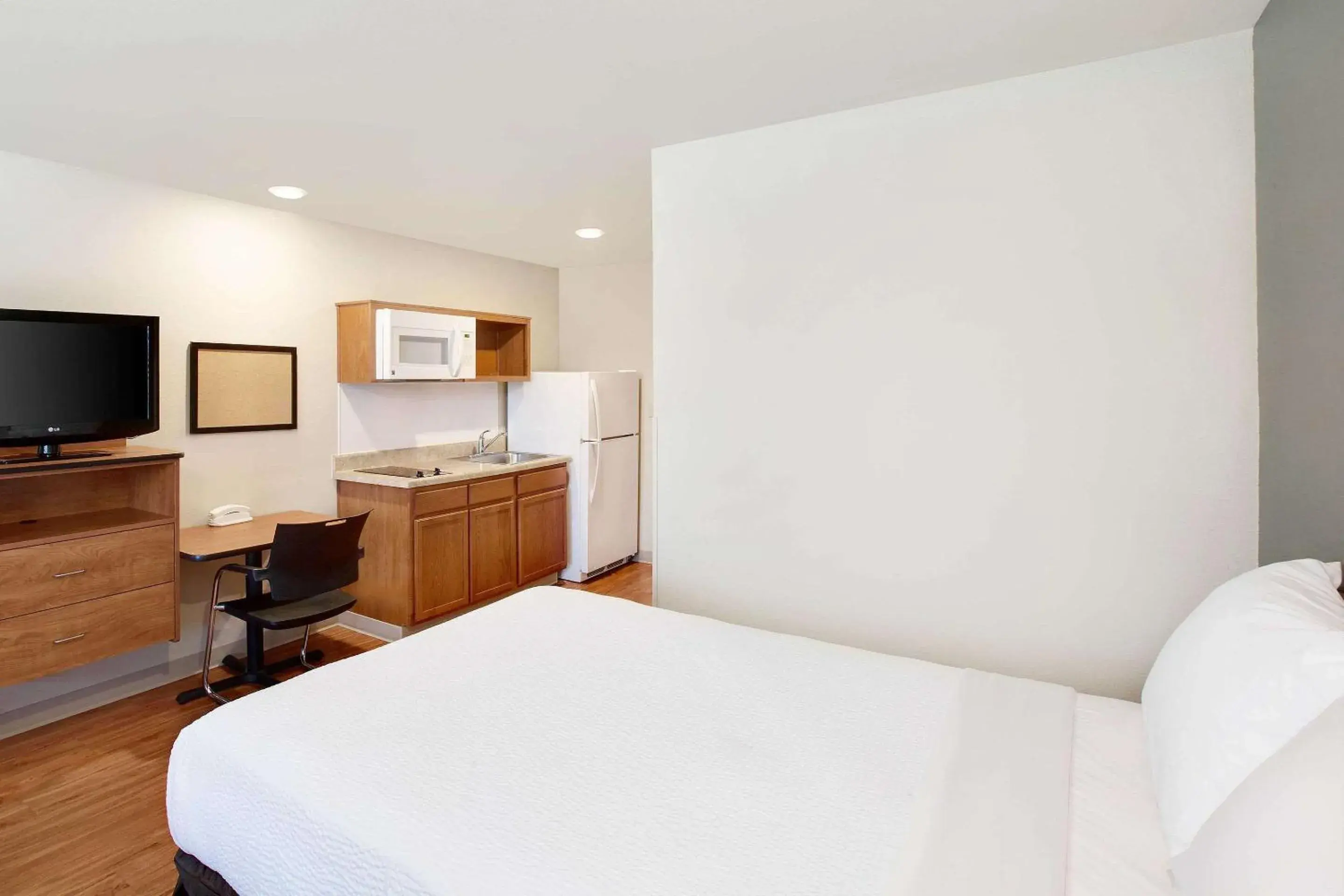 Standard Double Room - Accessible/Non-Smoking in WoodSpring Suites Lake Charles Standard Double Room - Accessible/Non-Smoking in WoodSpring Suites Lake Charles