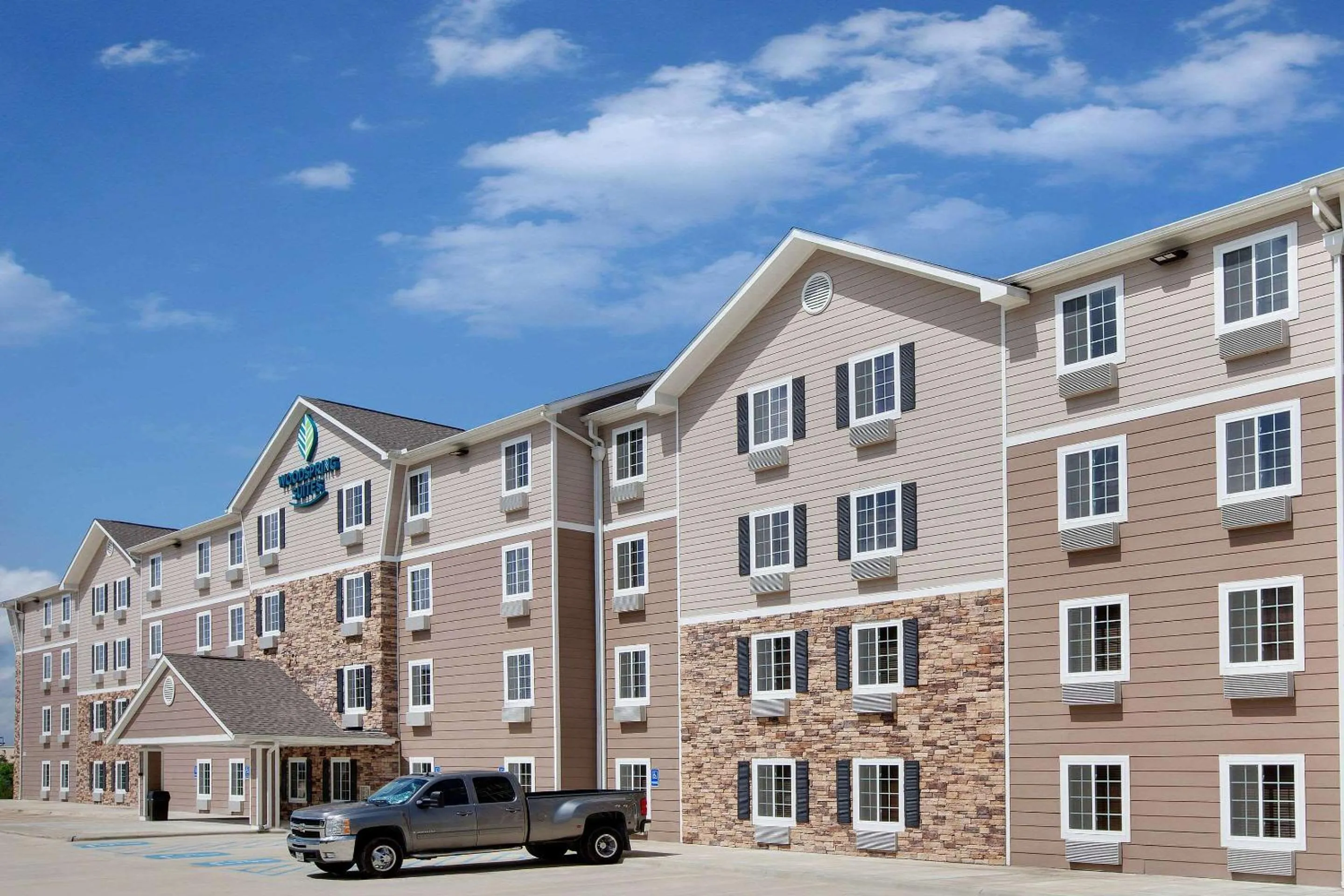 Property building in WoodSpring Suites Lake Charles