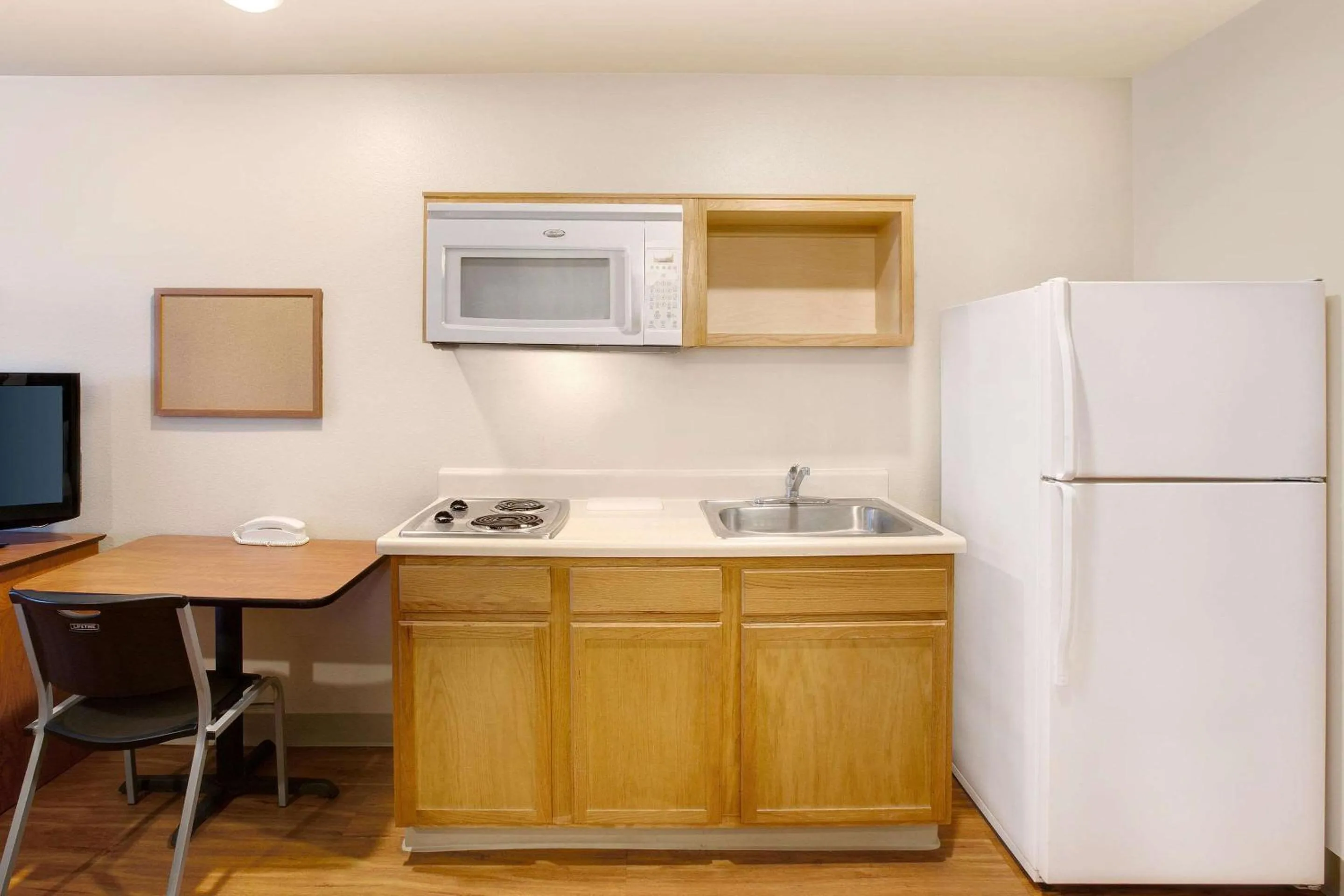 Photo of the whole room in WoodSpring Suites Lake Charles