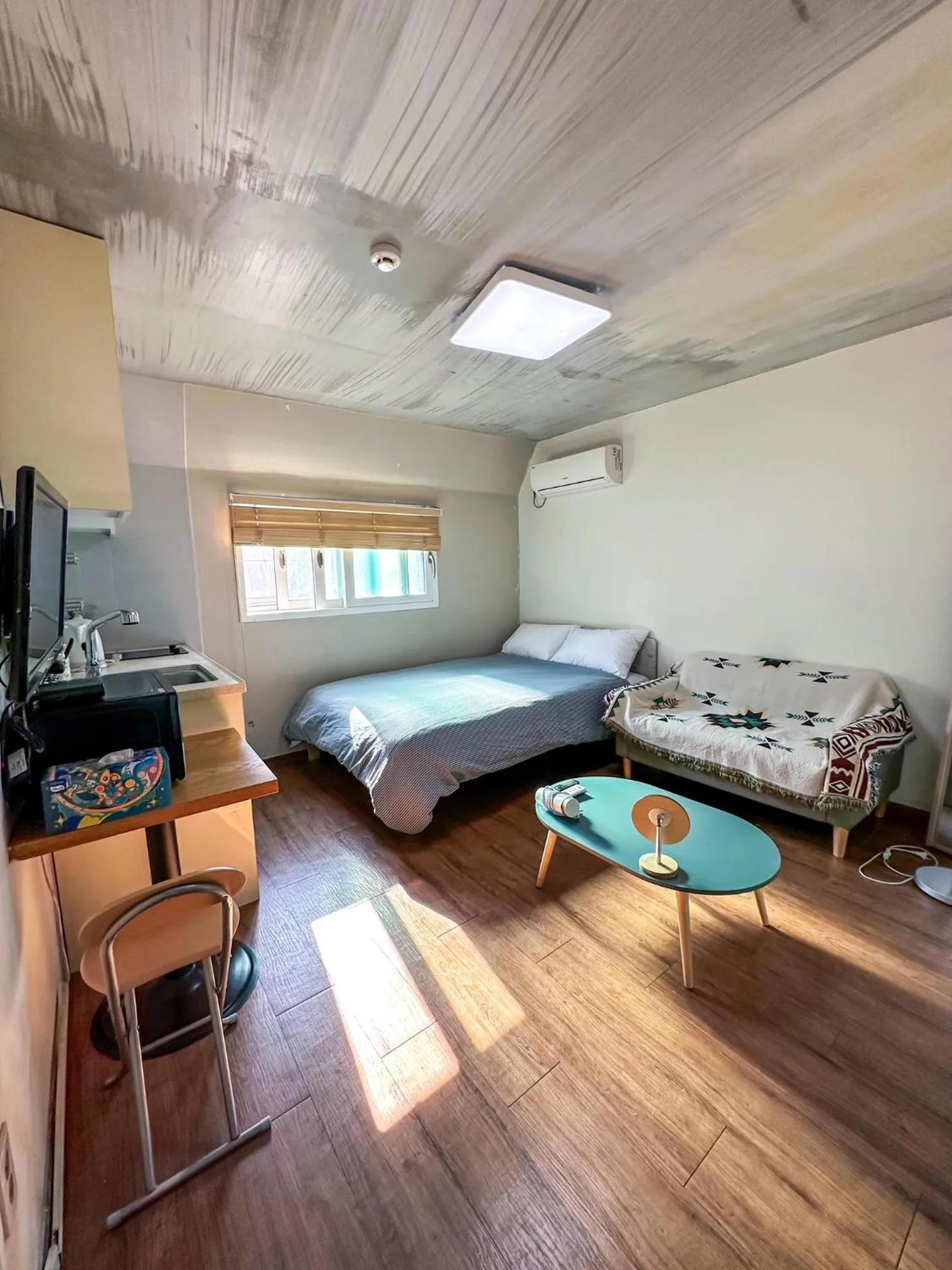 Bed in BB Hongdae Line