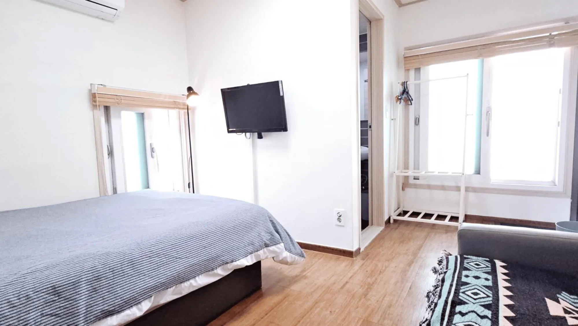 Bed in BB Hongdae Line