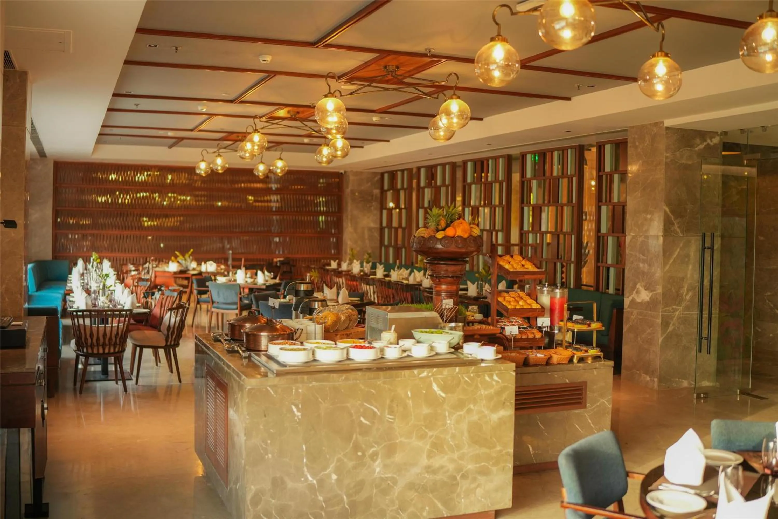 Restaurant/places to eat in Radisson Hotel Vrindavan