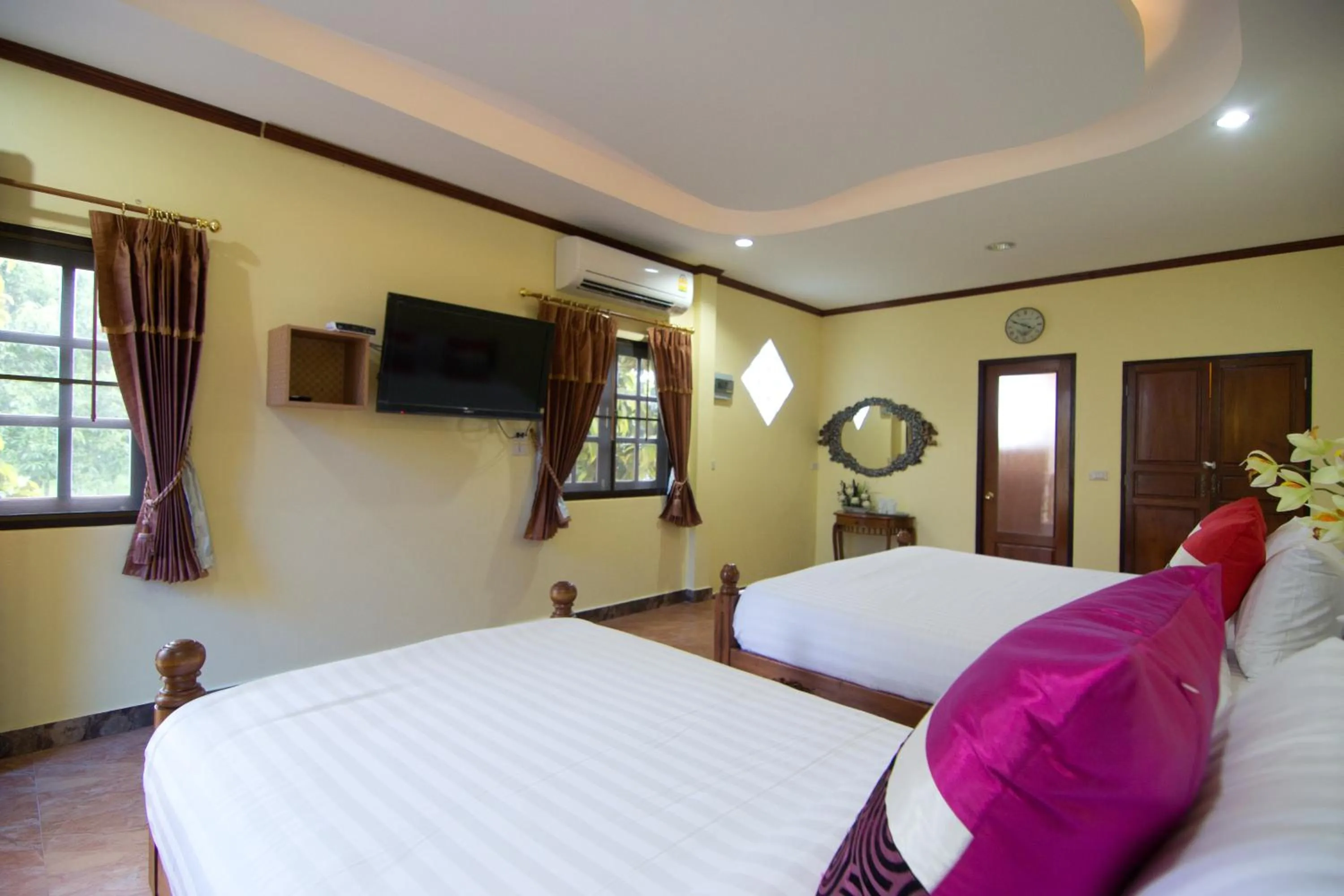 Bedroom, Bed in Bueng Bua Thong Resort