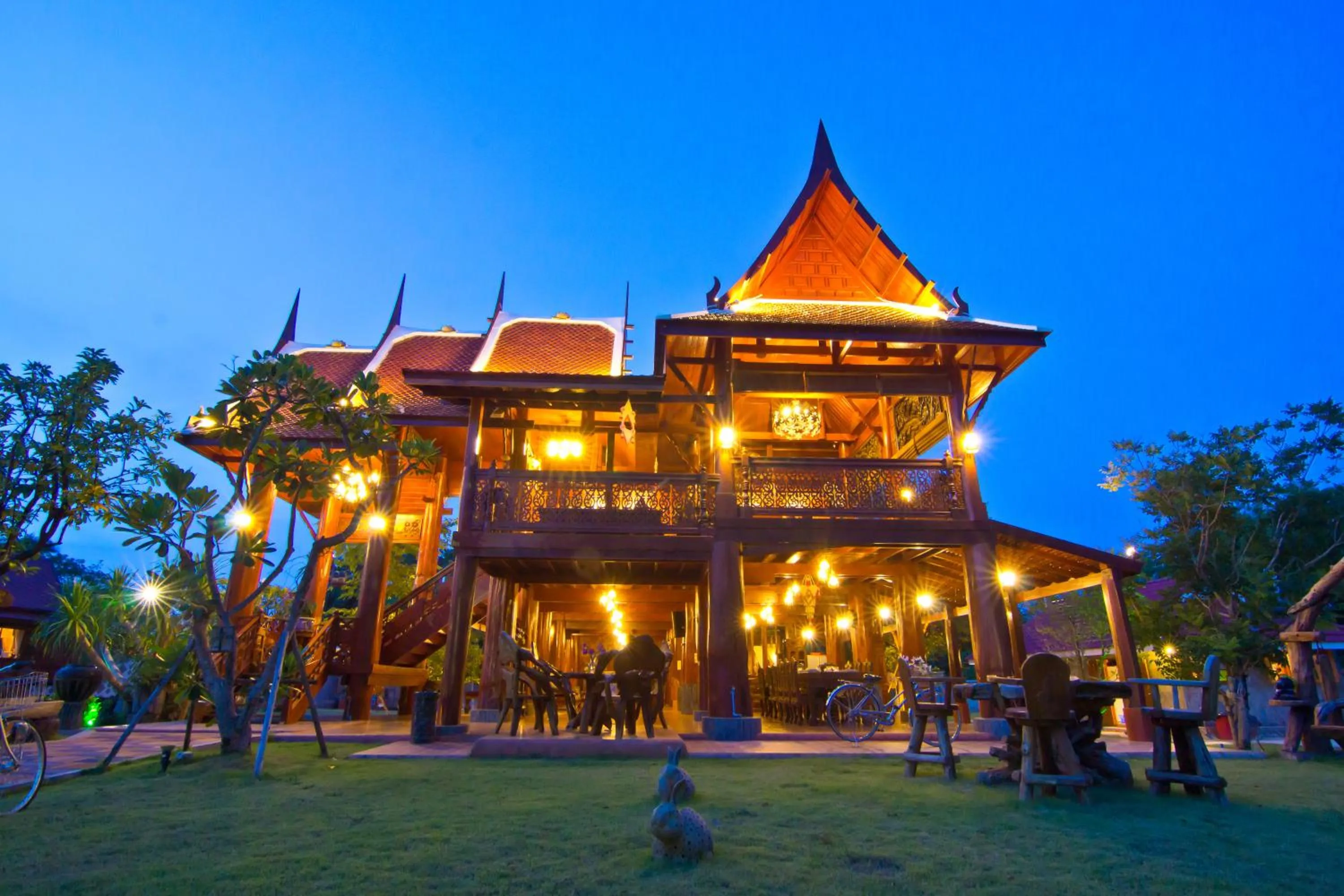 Facade/entrance in Bueng Bua Thong Resort