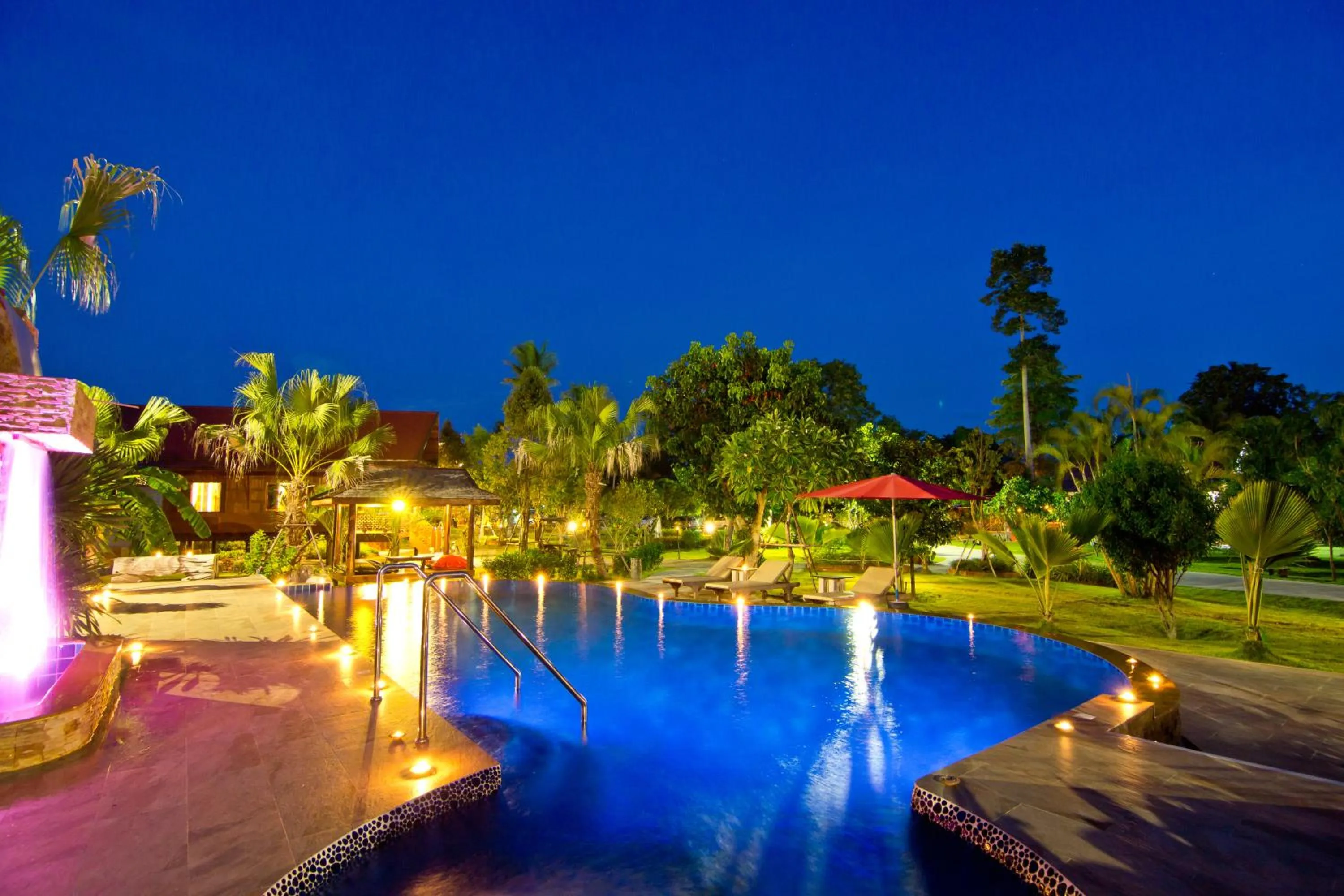 Pool view in Bueng Bua Thong Resort