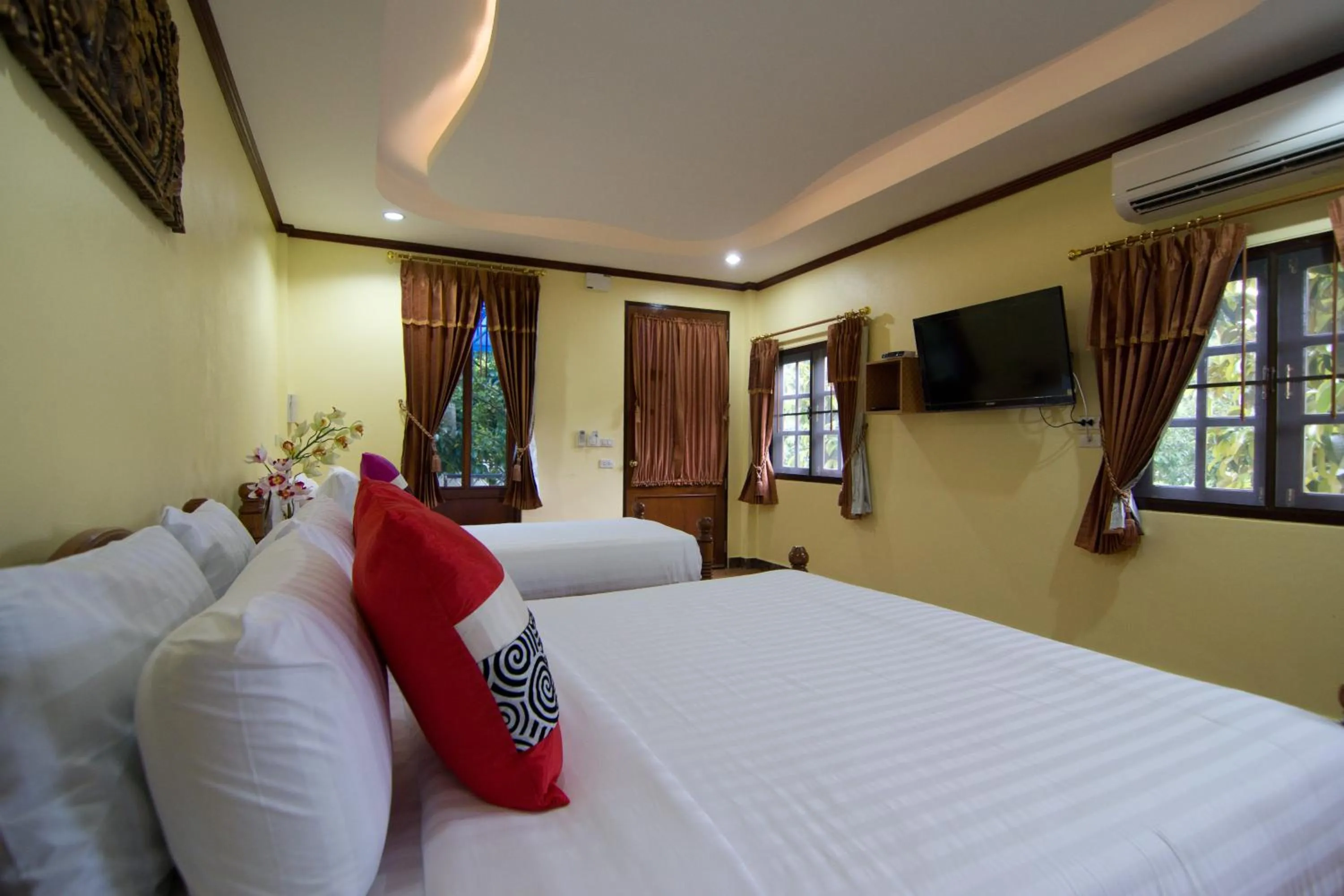 Bedroom, Bed in Bueng Bua Thong Resort