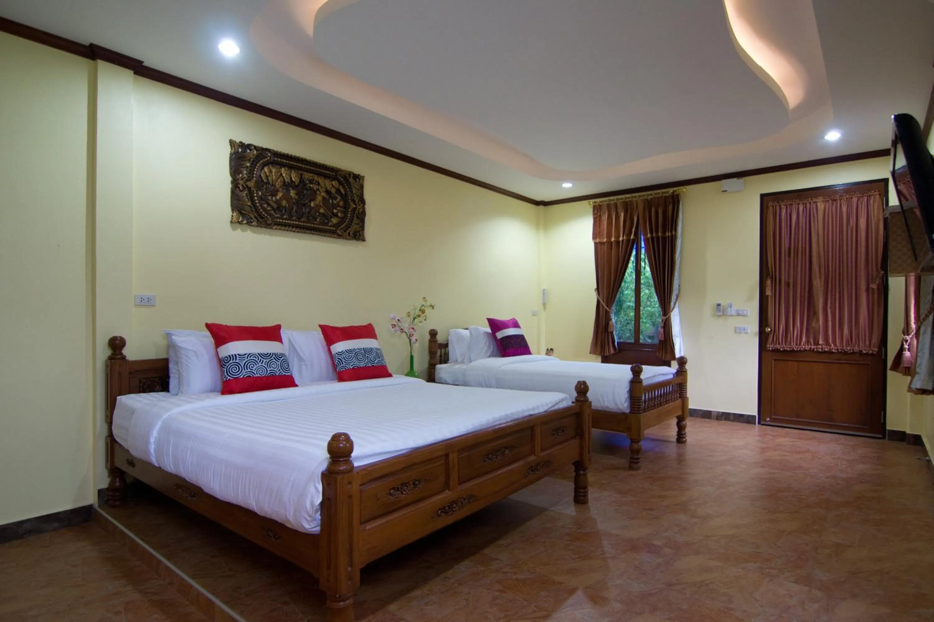 Photo of the whole room, Bed in Bueng Bua Thong Resort