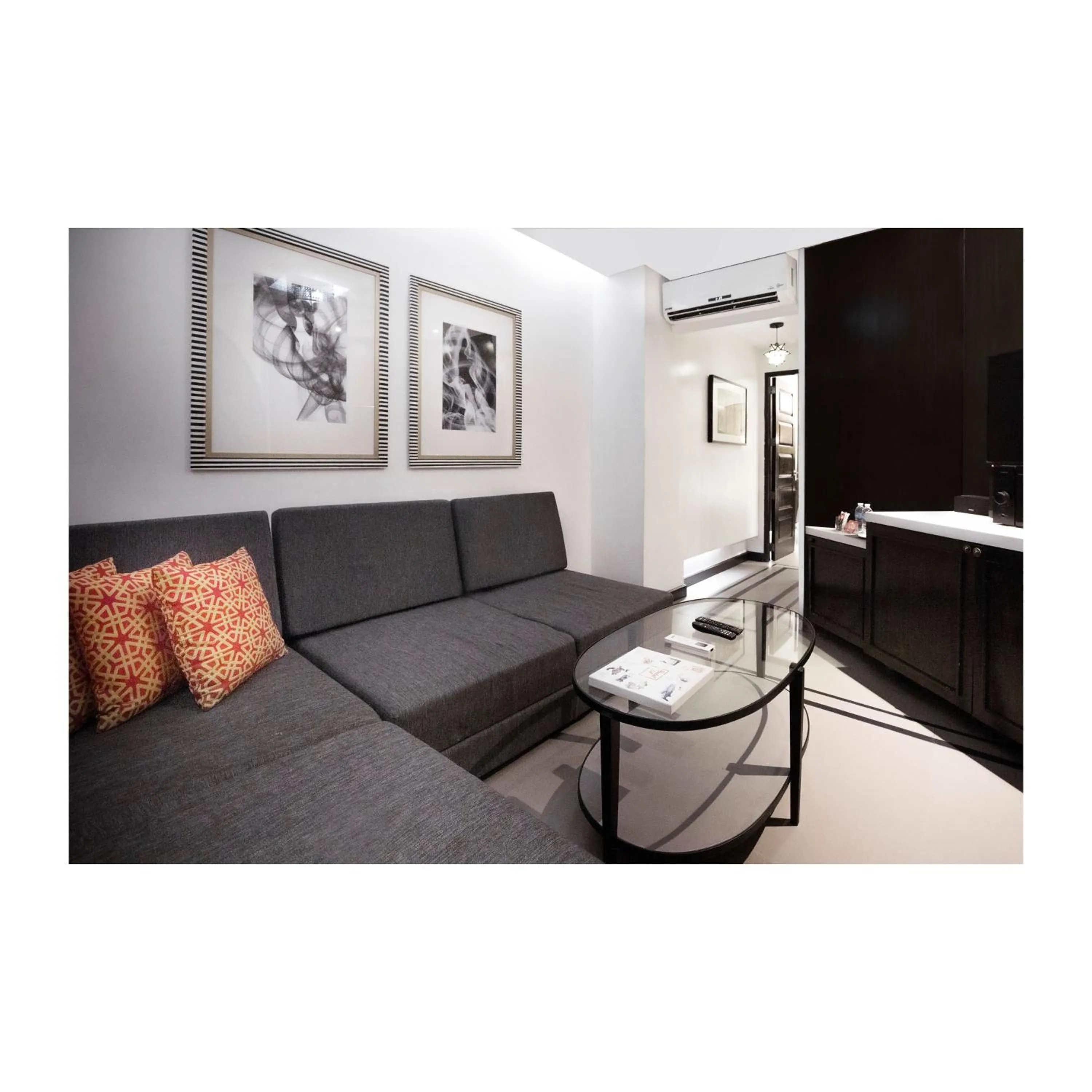 Living room in Summit Hotel Magnolia