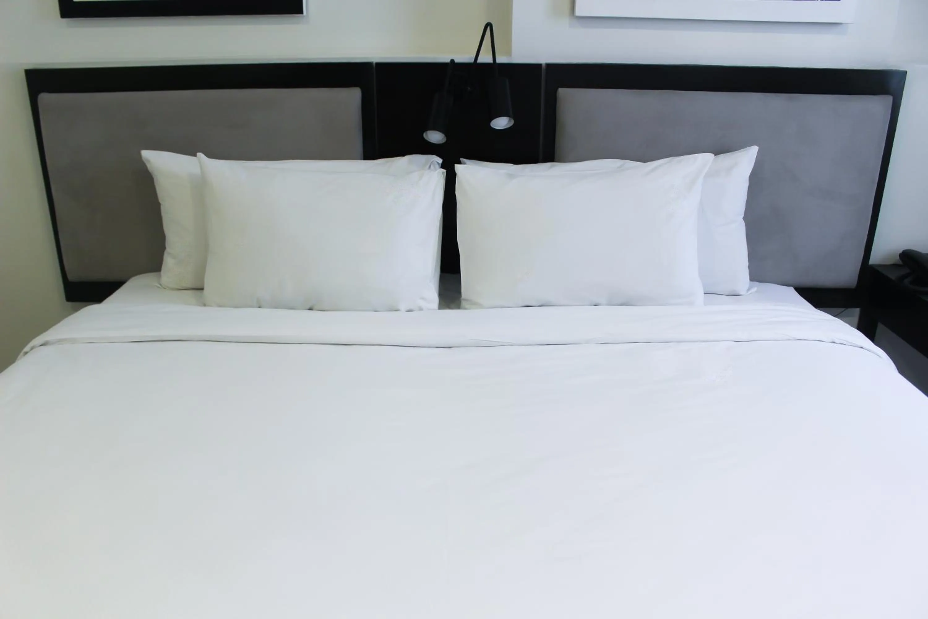 Bed in Summit Hotel Magnolia