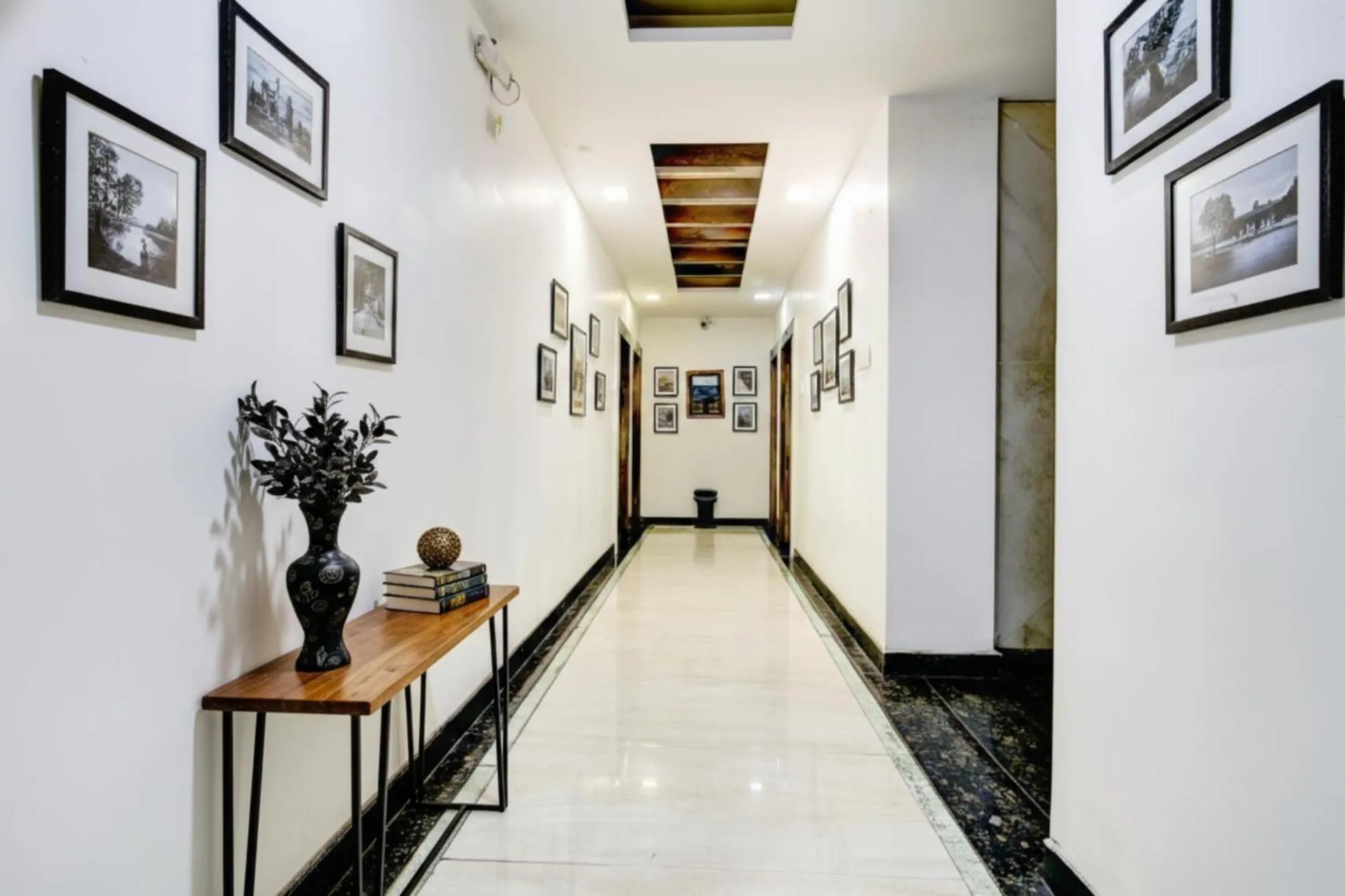 Lobby or reception in FabHotel Smriti Star