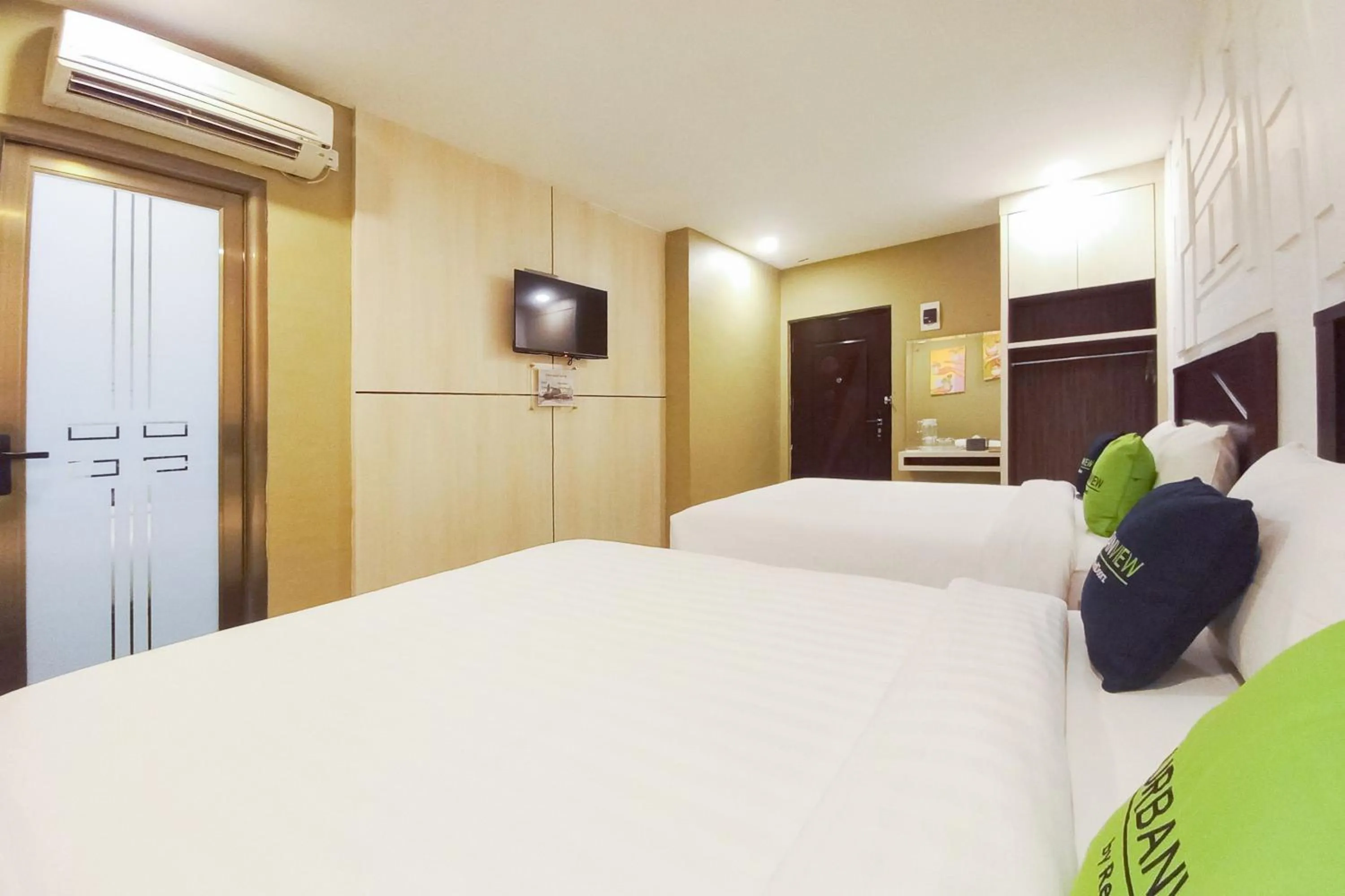 Bedroom, Bed in Urbanview Hotel X Ten Harbour Bay Batam