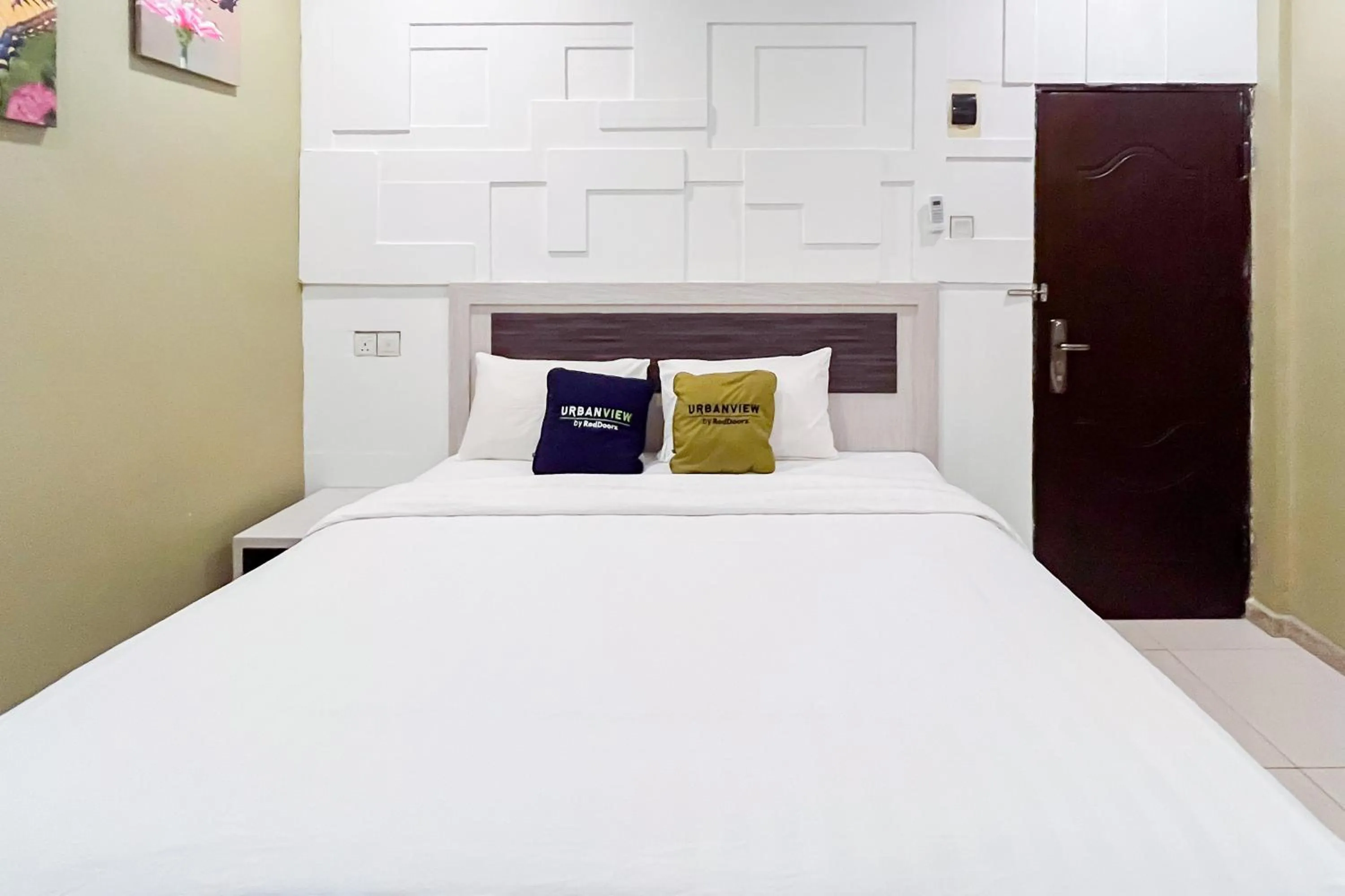 Bedroom, Bed in Urbanview Hotel X Ten Harbour Bay Batam