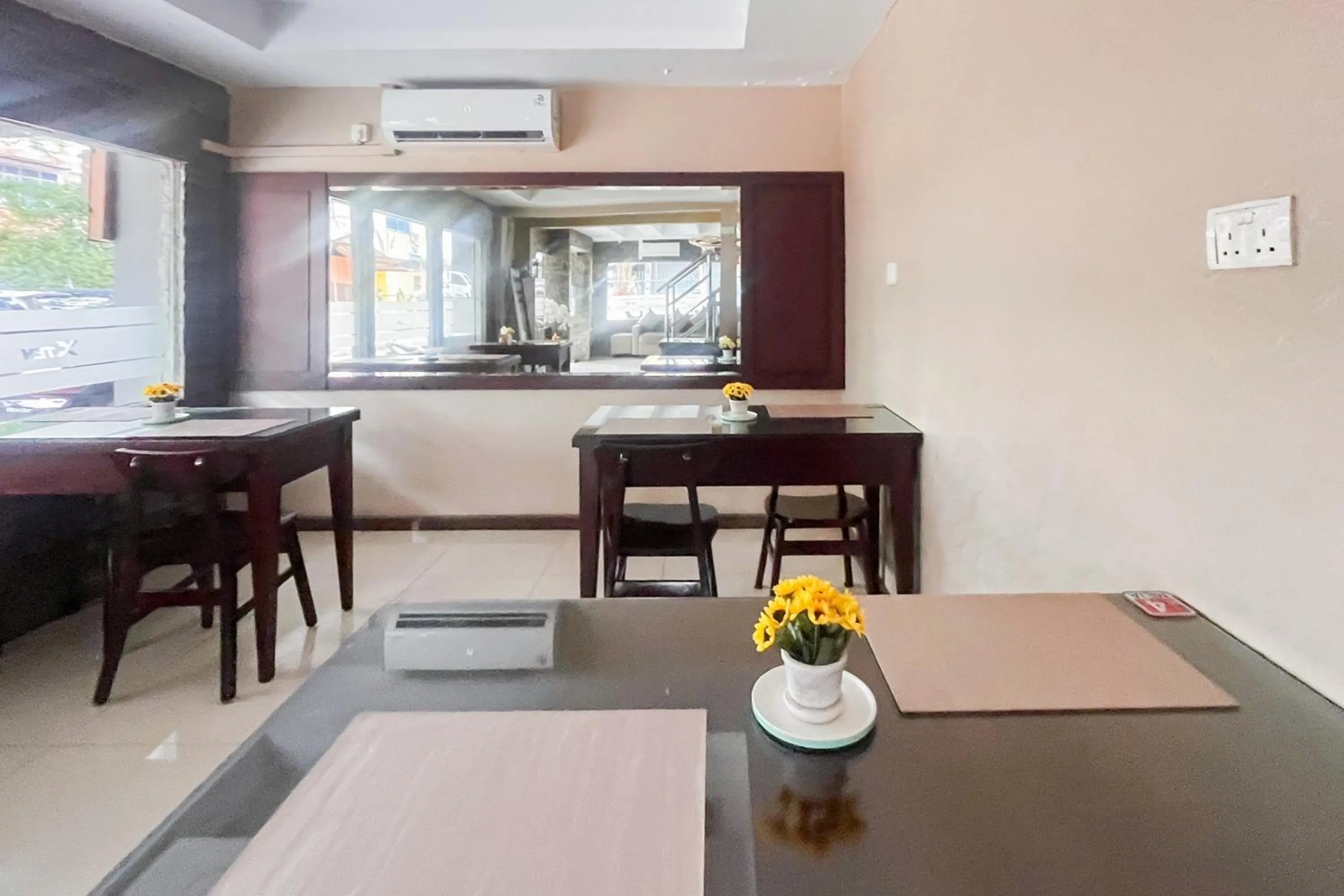 Seating area in Urbanview Hotel X Ten Harbour Bay Batam