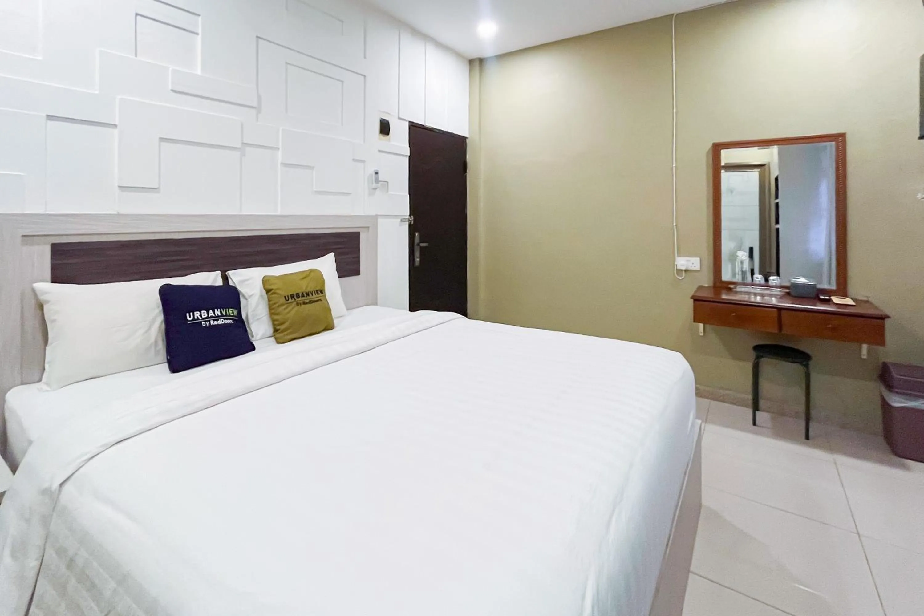 Bedroom, Bed in Urbanview Hotel X Ten Harbour Bay Batam
