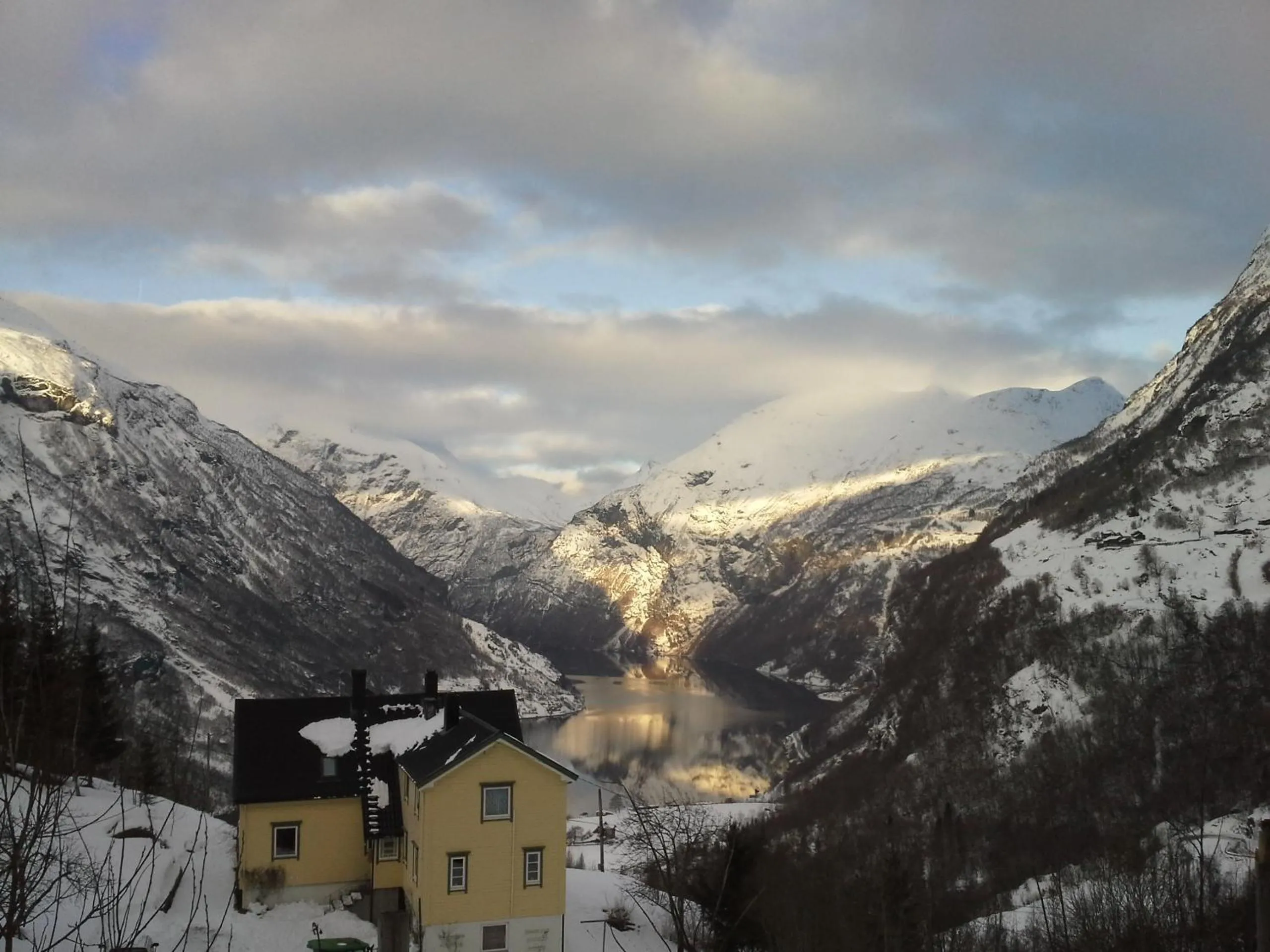 Bird's eye view in Lunheim in Geiranger