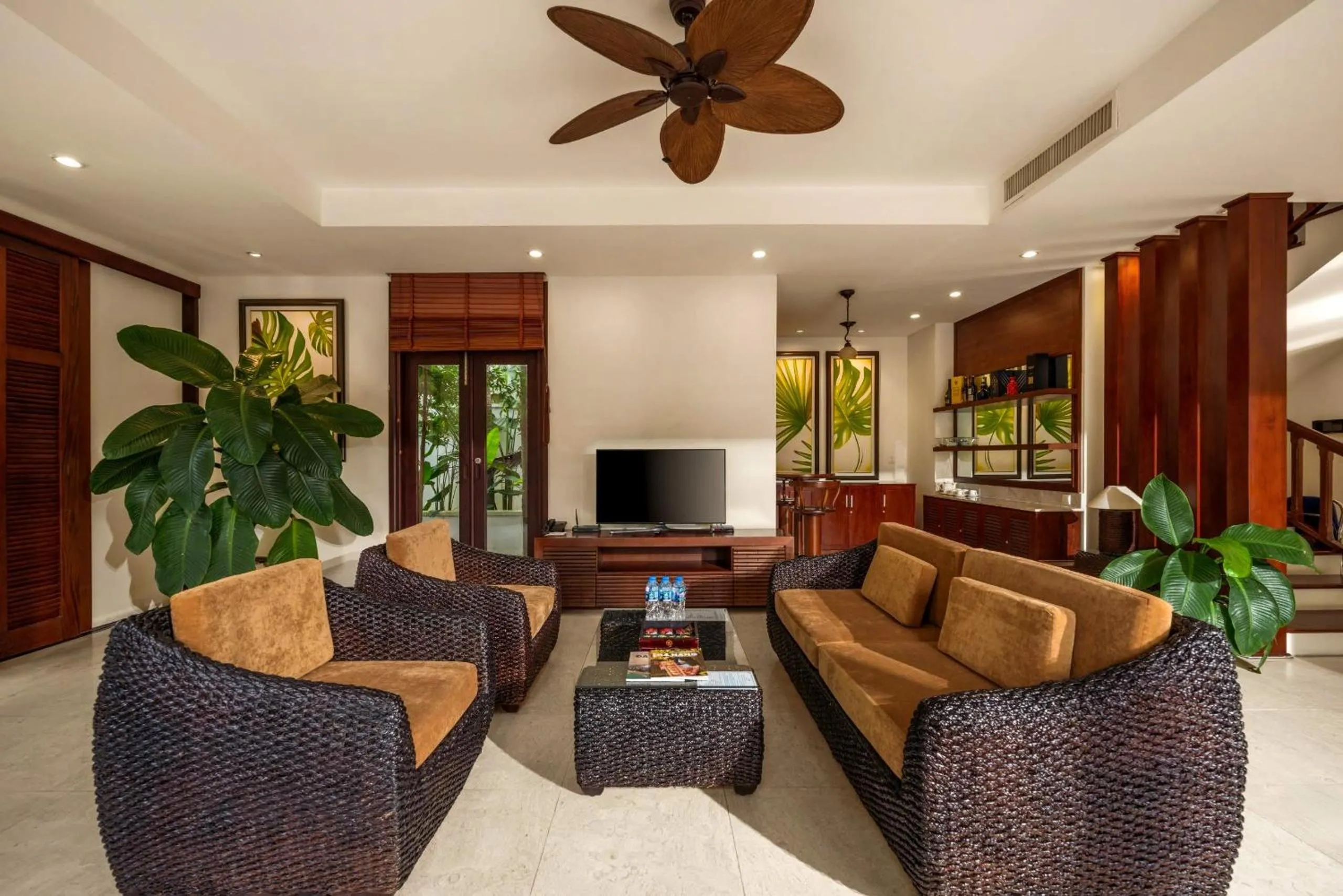 Communal lounge/ TV room in Resort Villas Da Nang By Abogo