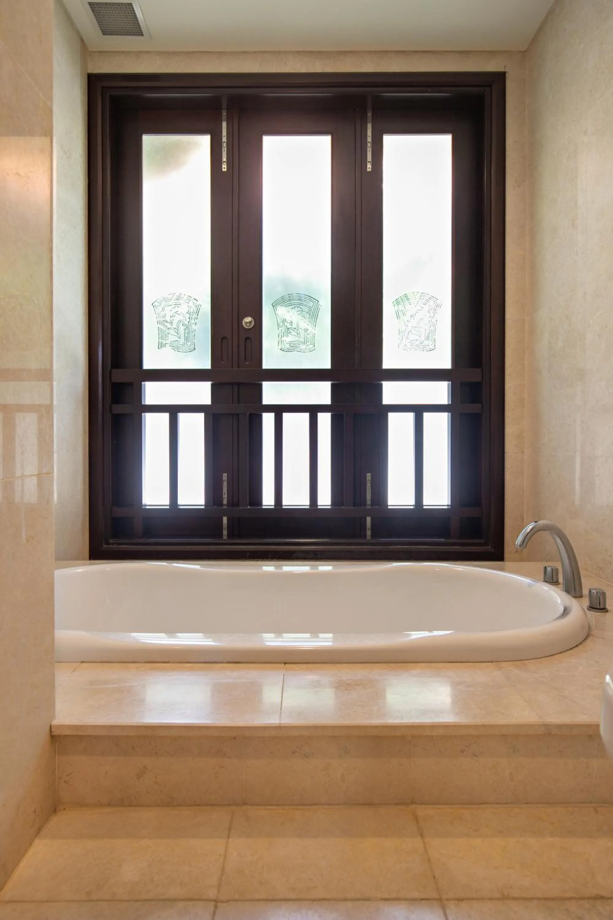 Hot Tub in Resort Villas Da Nang By Abogo