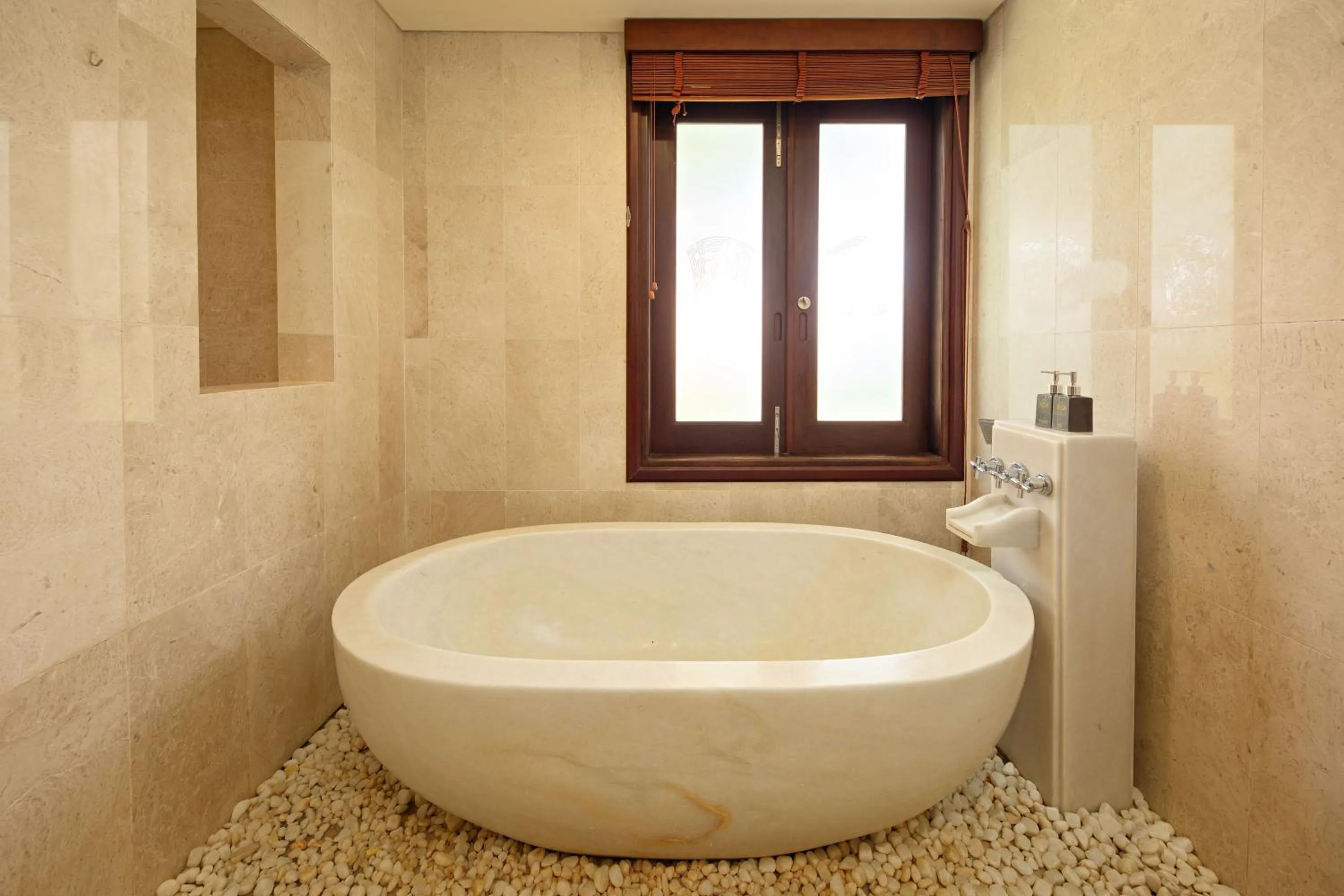 Hot Tub in Resort Villas Da Nang By Abogo