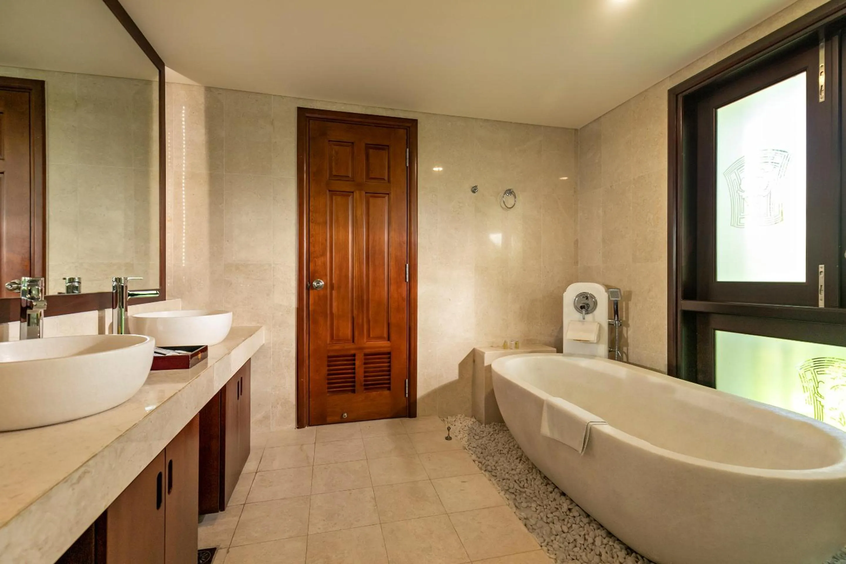 Hot Tub in Resort Villas Da Nang By Abogo