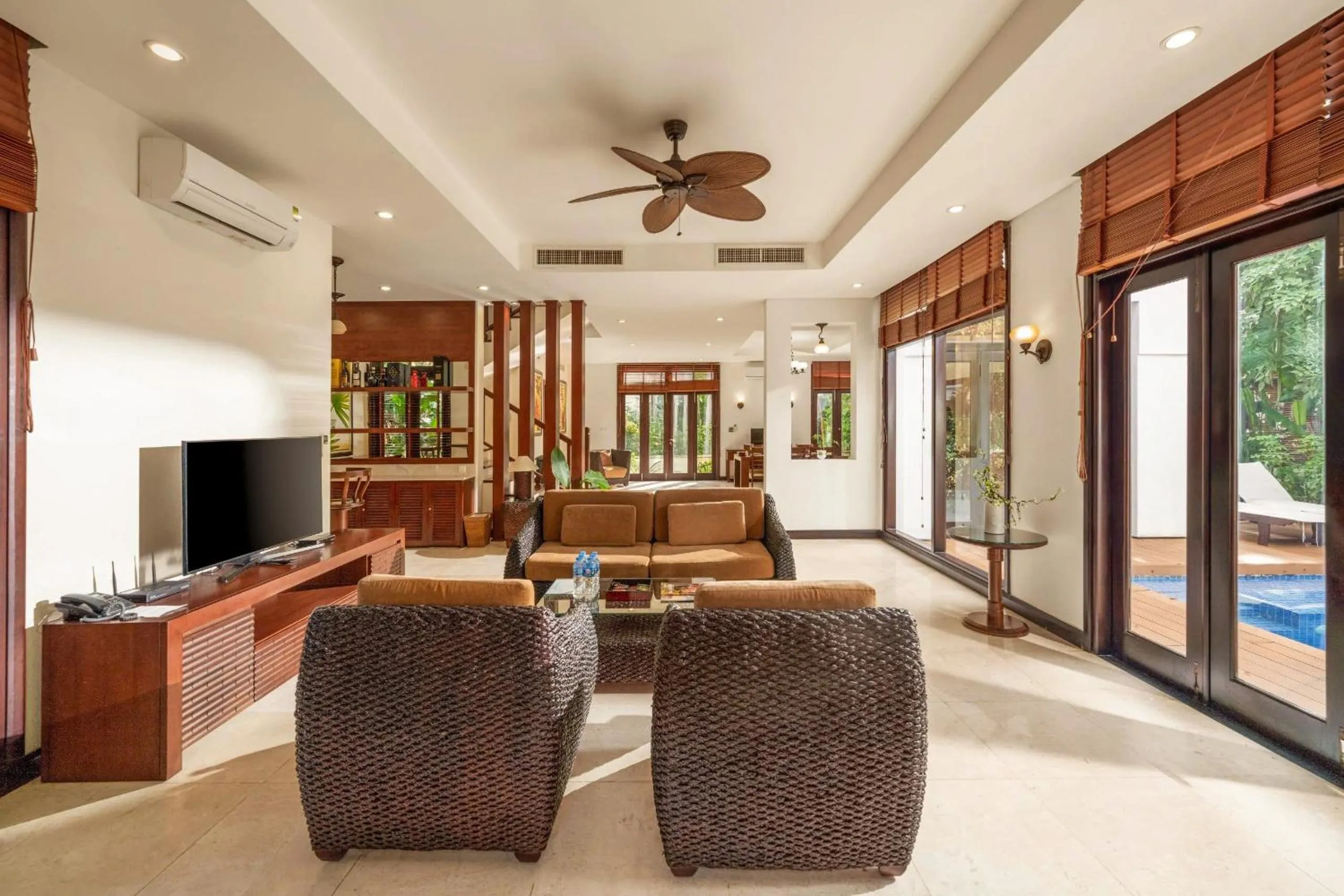 Communal lounge/ TV room in Resort Villas Da Nang By Abogo