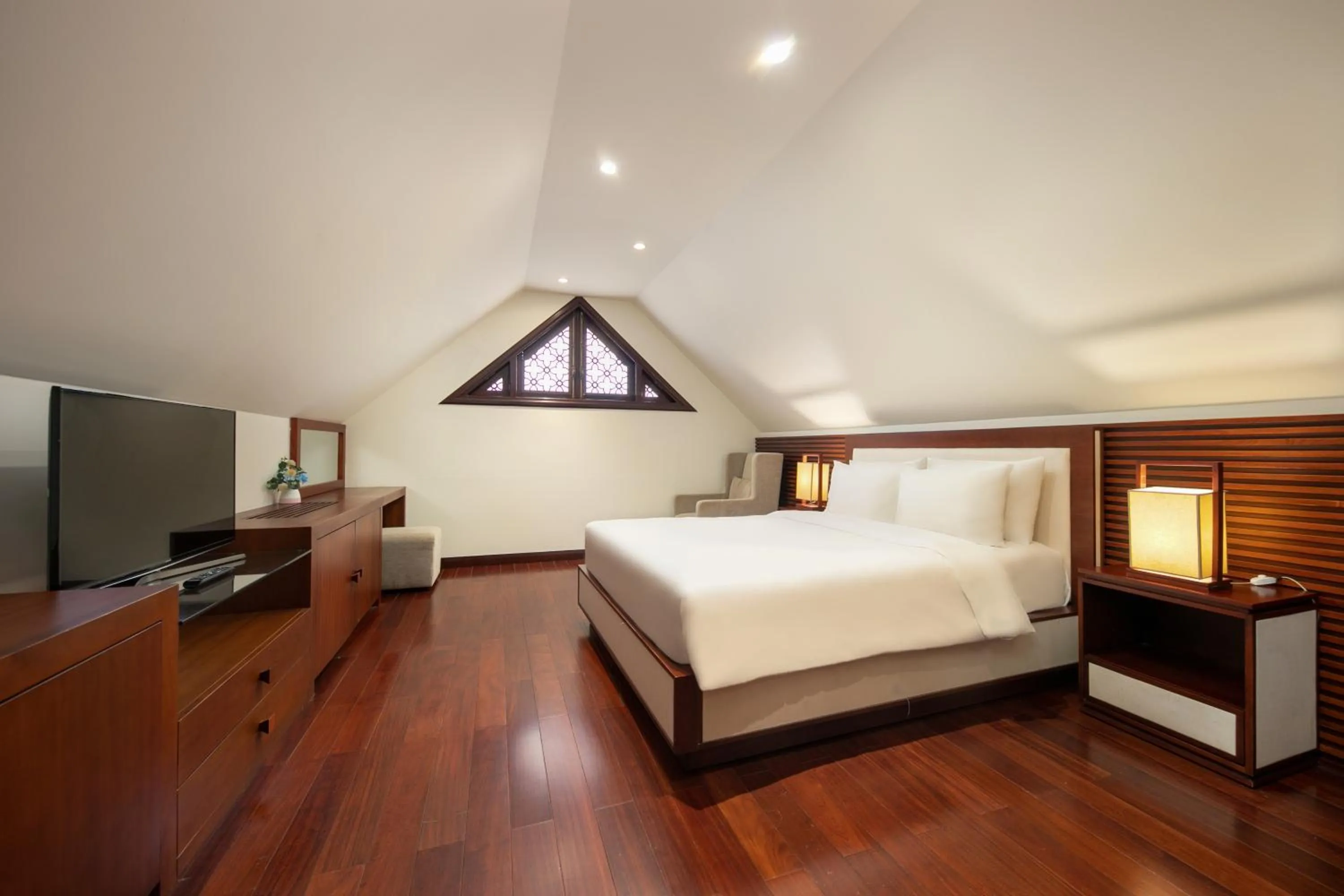 Communal lounge/ TV room in Resort Villas Da Nang By Abogo