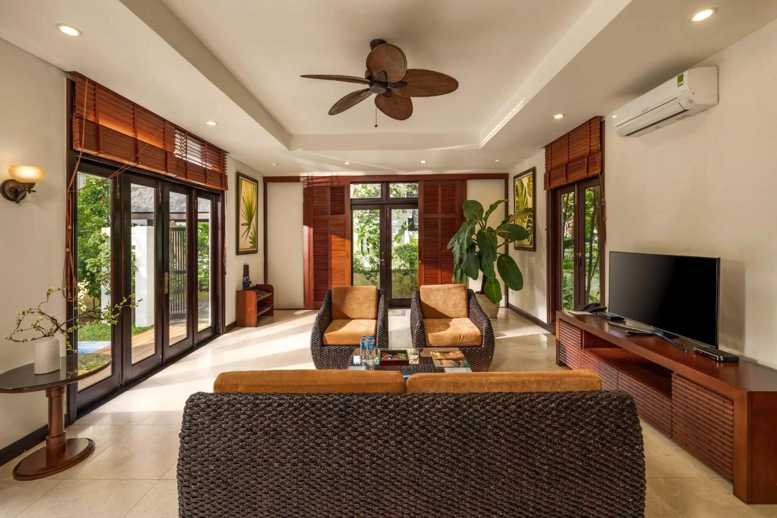 Communal lounge/ TV room in Resort Villas Da Nang By Abogo