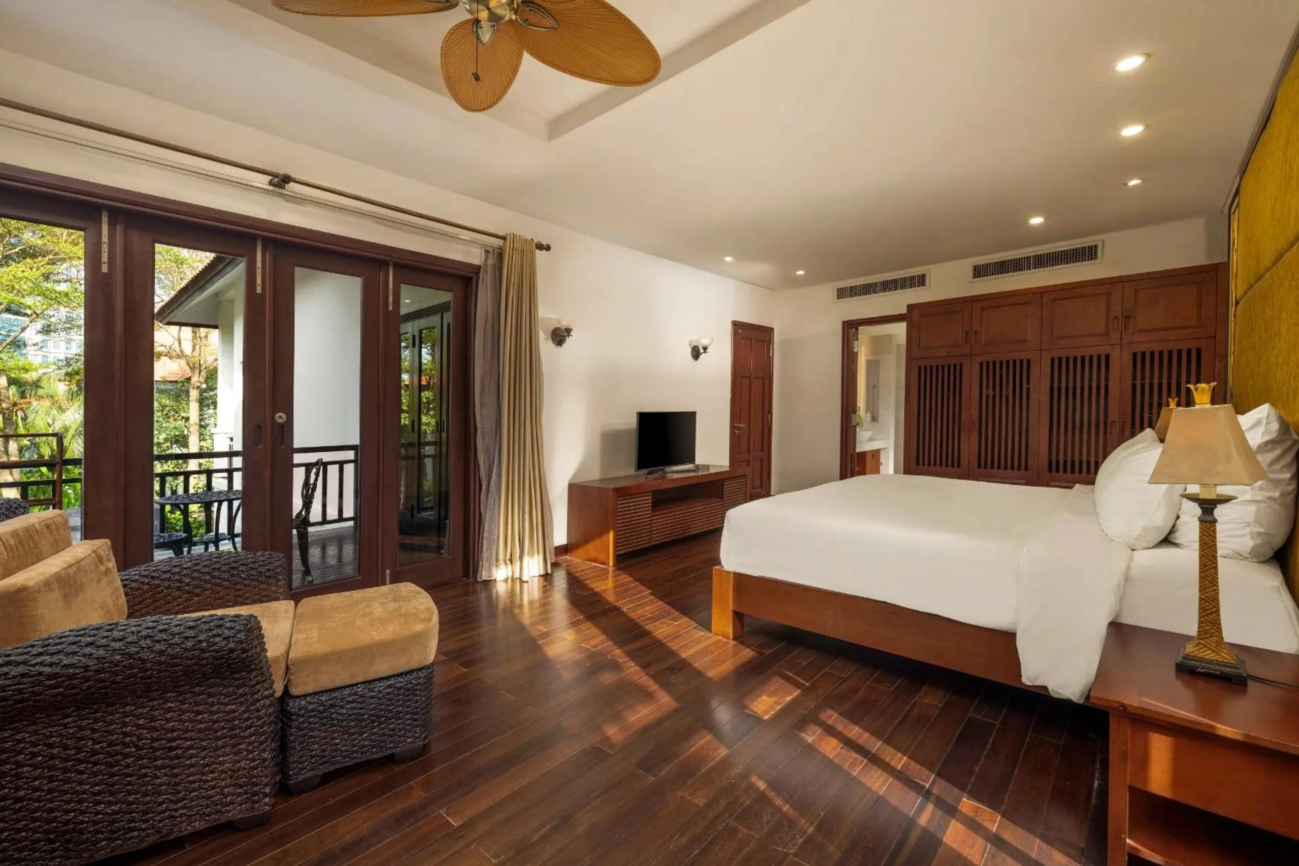 Communal lounge/ TV room in Resort Villas Da Nang By Abogo