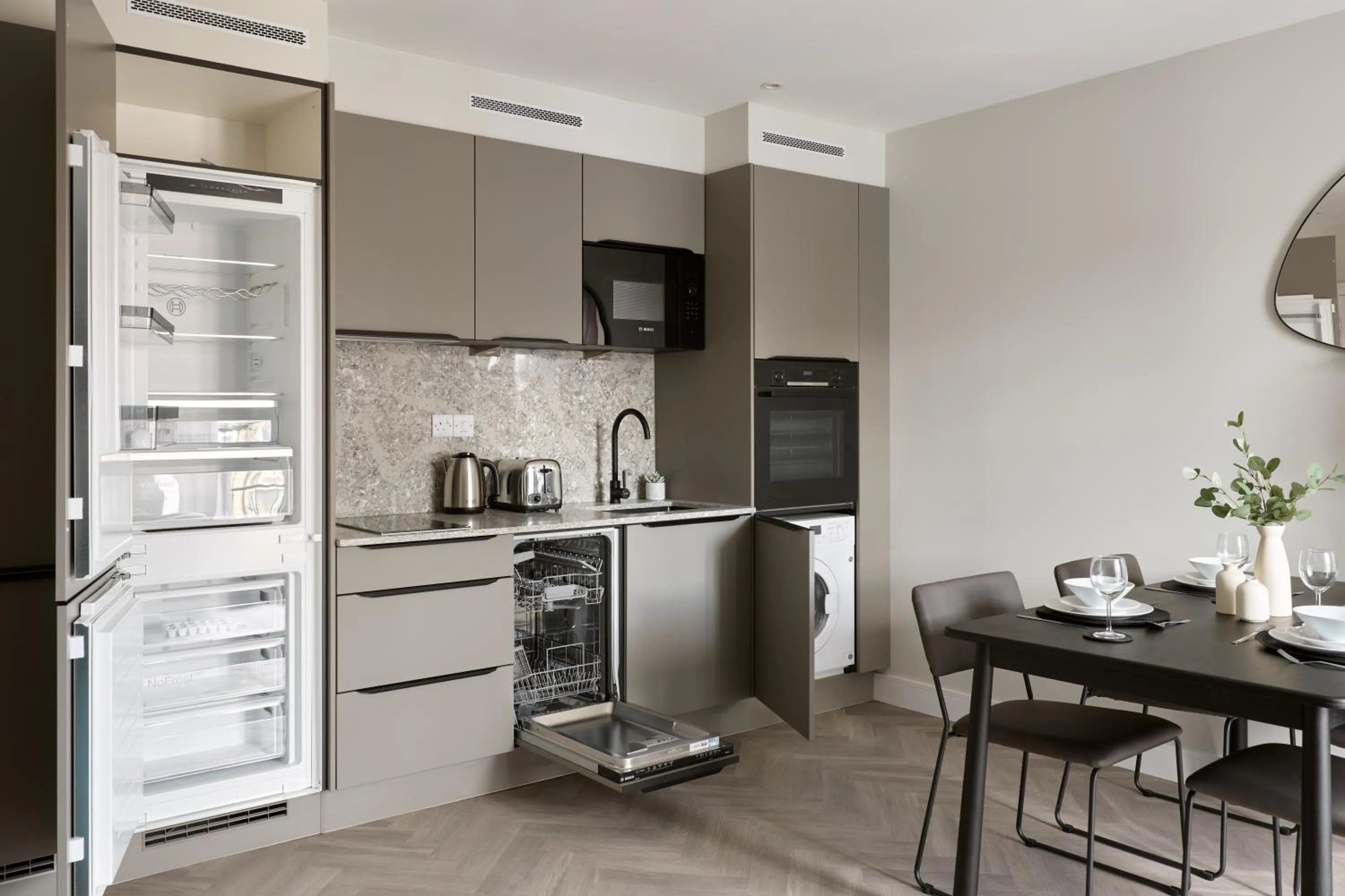 Coffee/tea facilities in London City East by Viridian Apartments