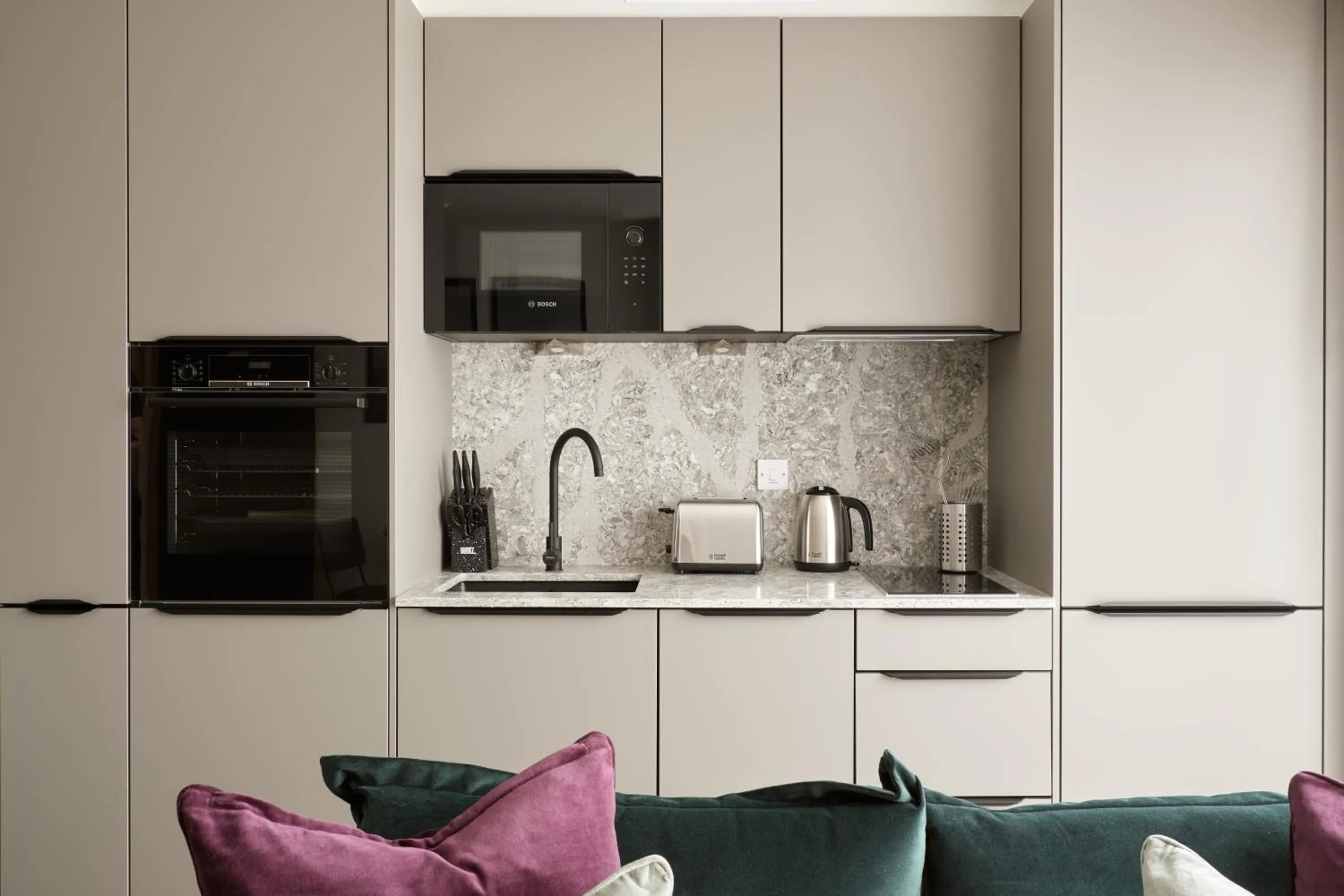 Coffee/tea facilities in London City East by Viridian Apartments