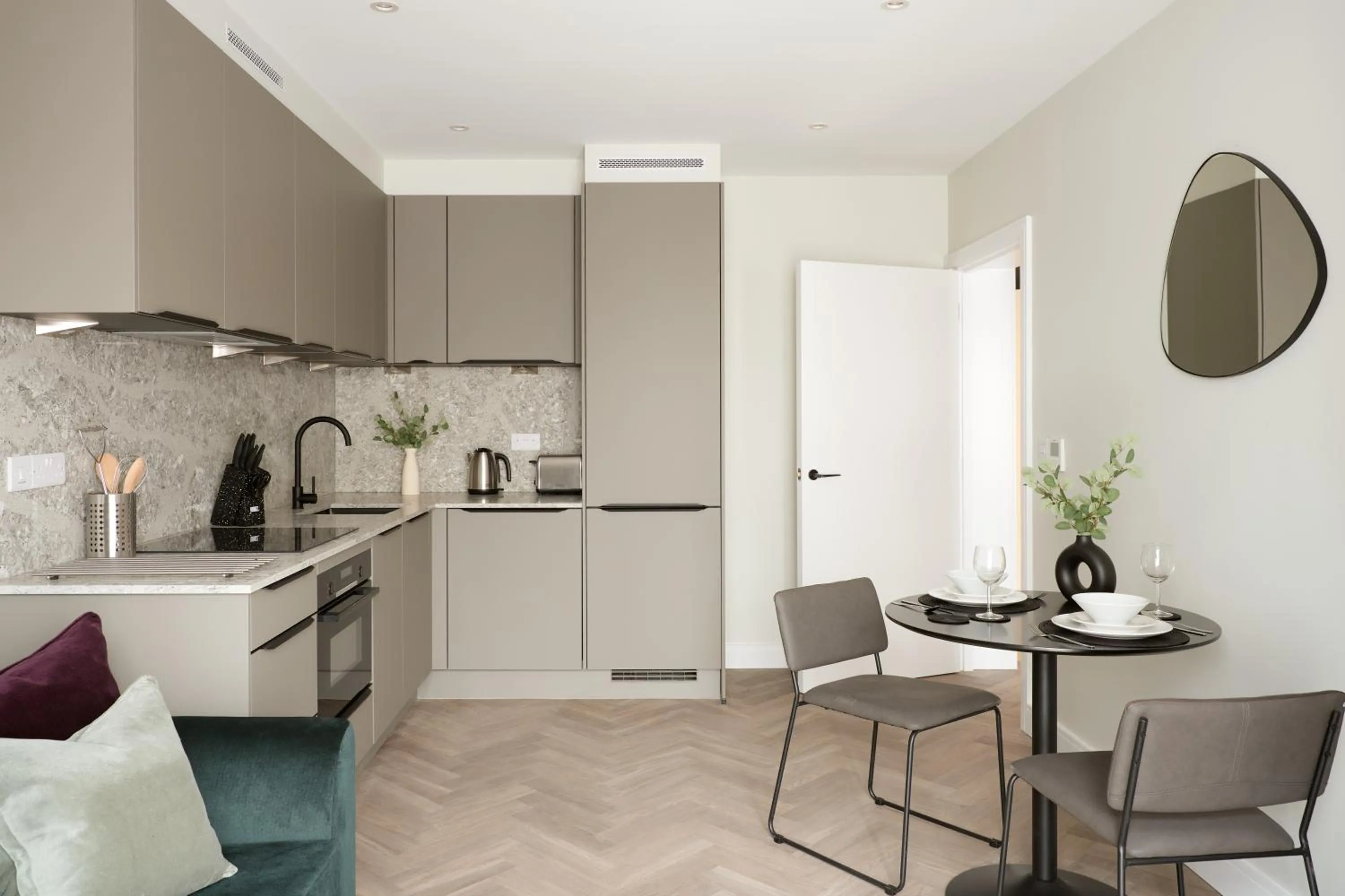 Coffee/tea facilities in London City East by Viridian Apartments