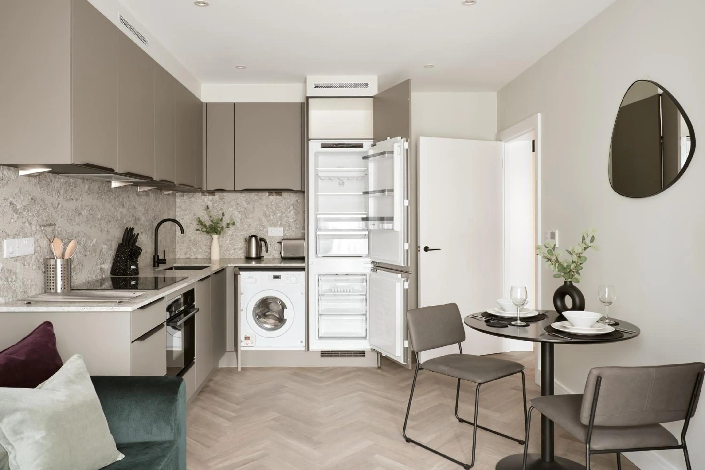 Coffee/tea facilities in London City East by Viridian Apartments