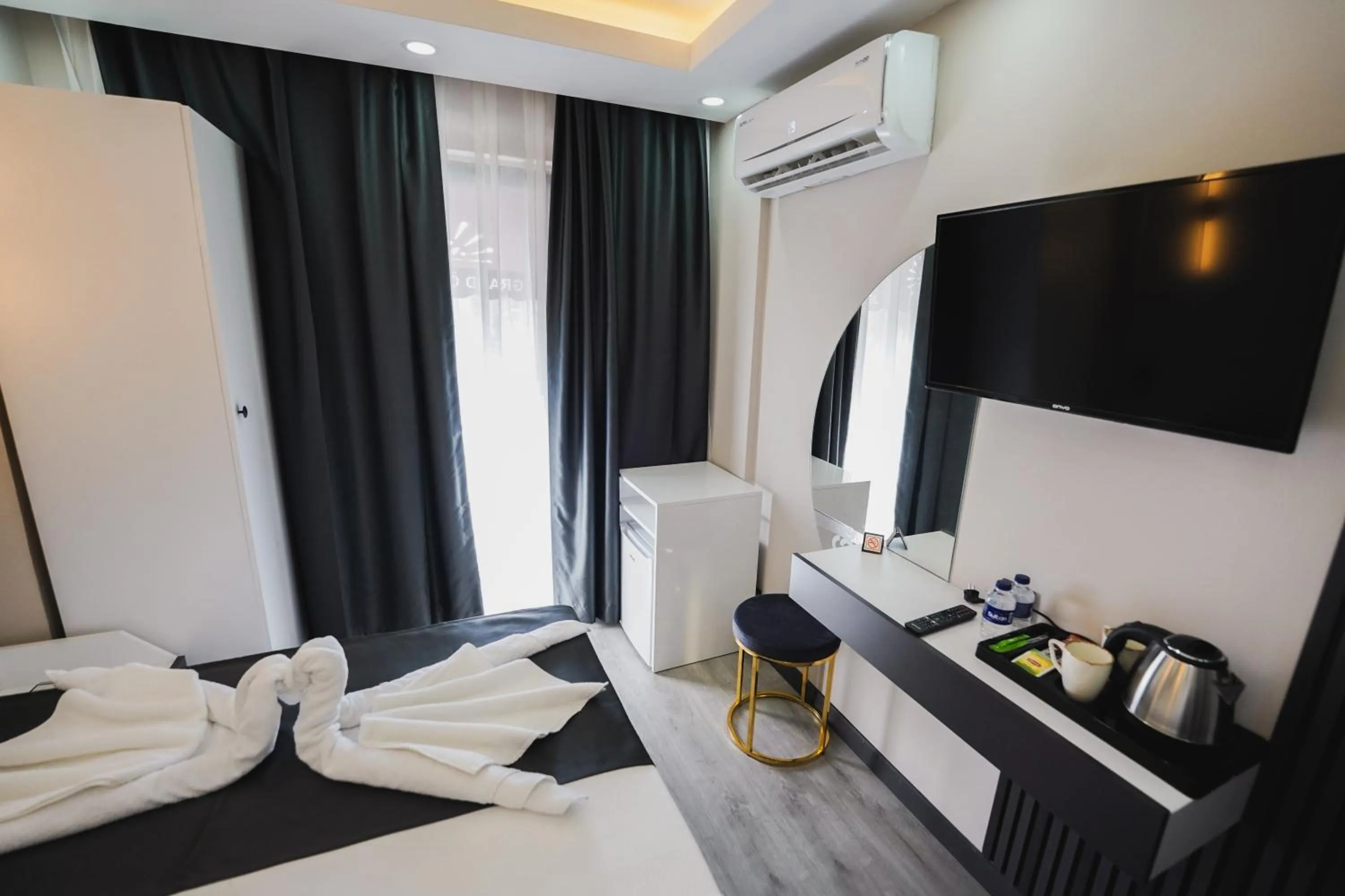 Photo of the whole room in Grand Özer Hotel