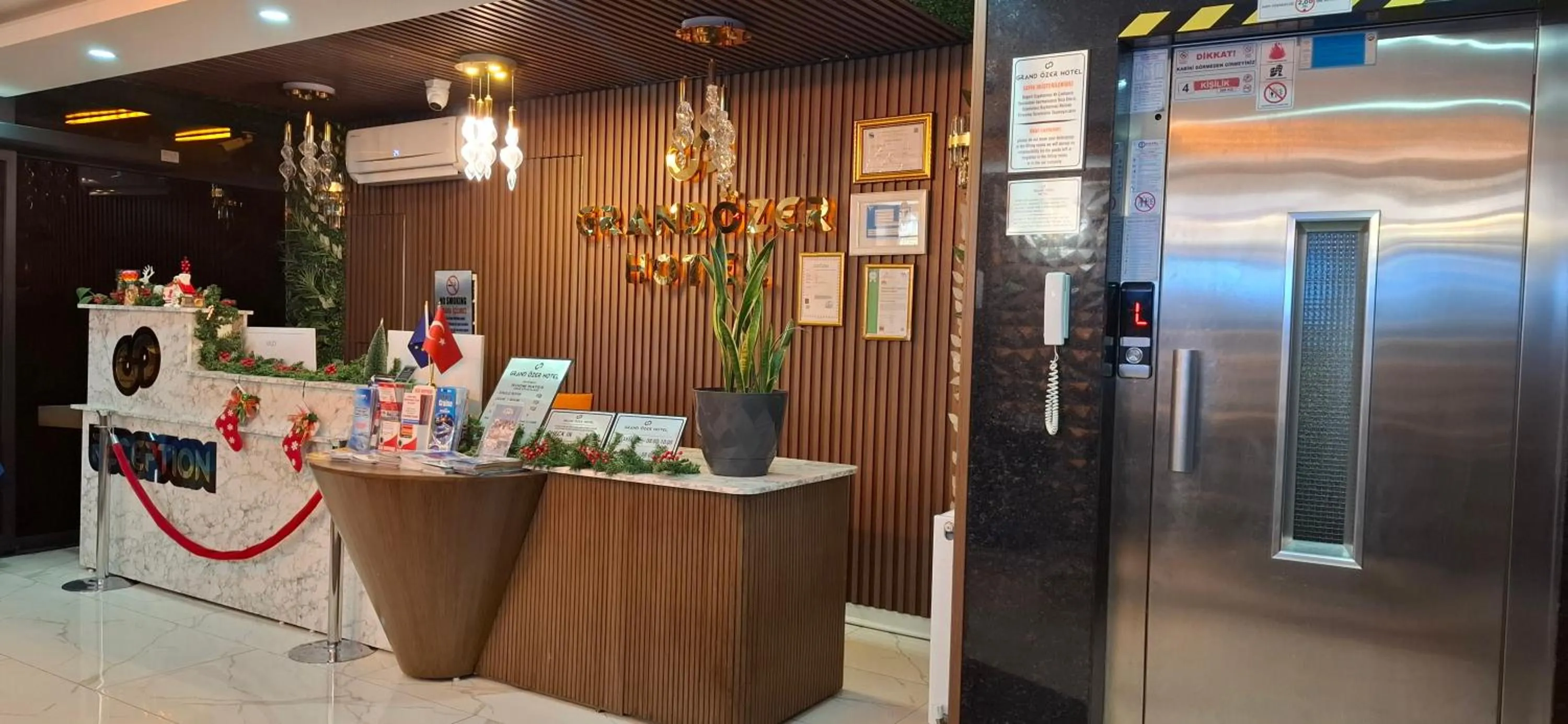 Lobby or reception in Grand Özer Hotel