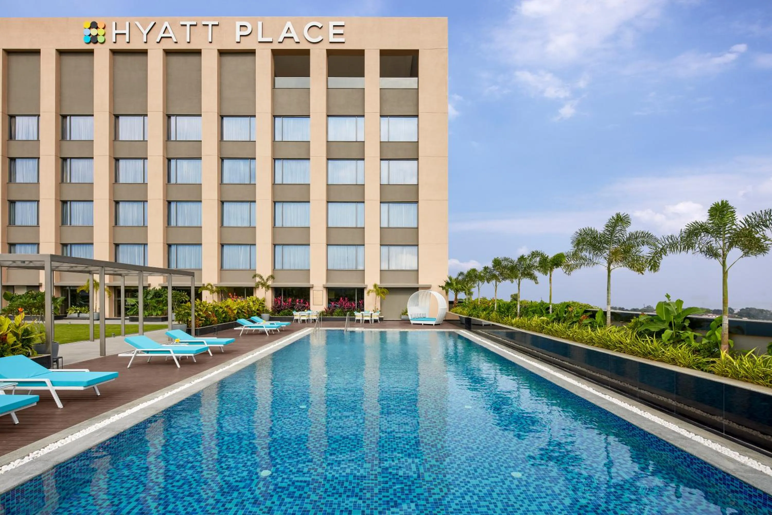 Swimming pool in Hyatt Place Aurangabad Airport