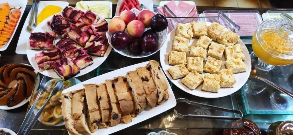 Buffet breakfast in Chalé das Neves