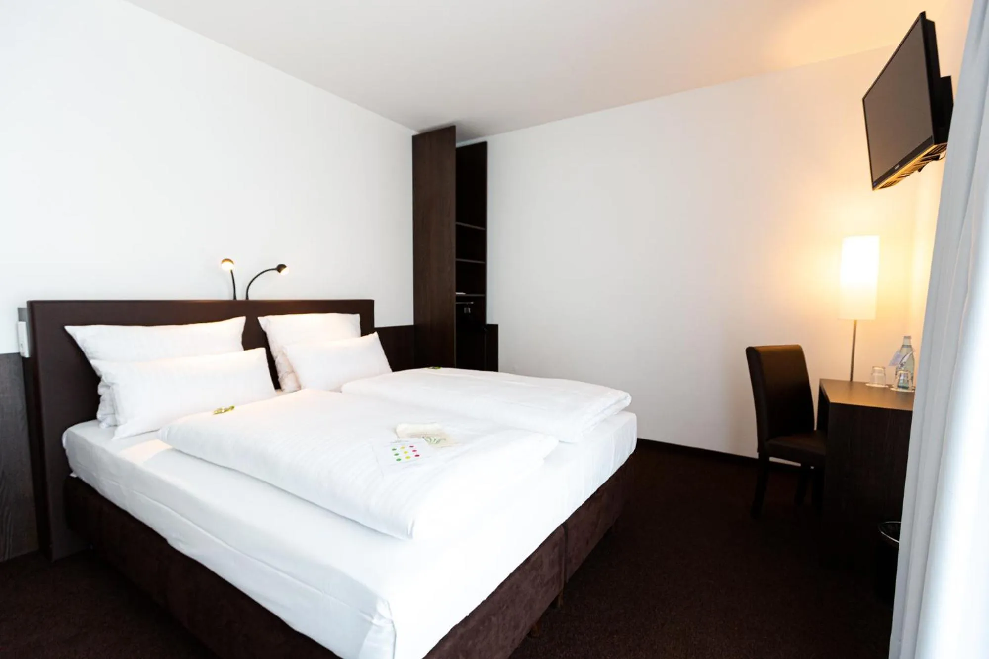 Photo of the whole room, Bed in Tobbaccon Hotel