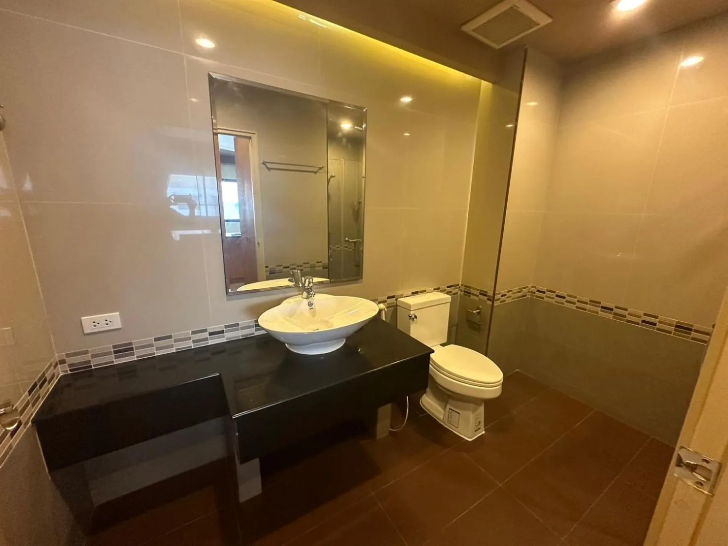 Le Ram Hotel No windows