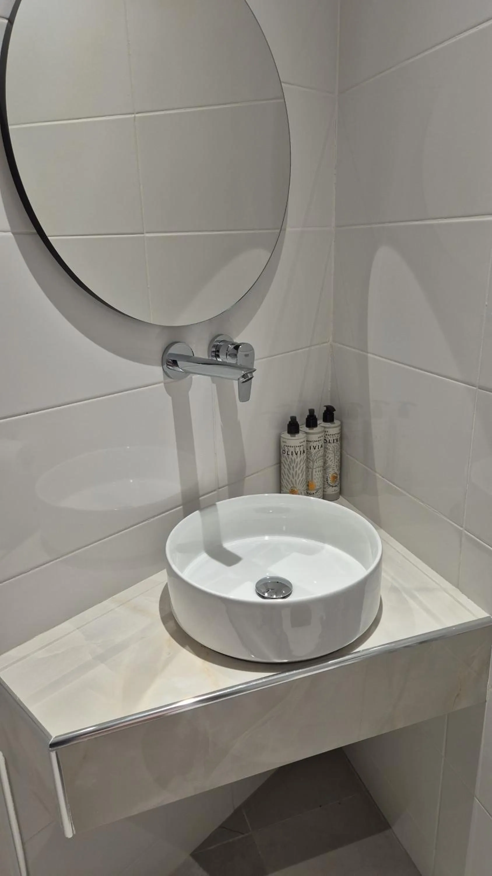 Toilet in Figleaf Kypseli